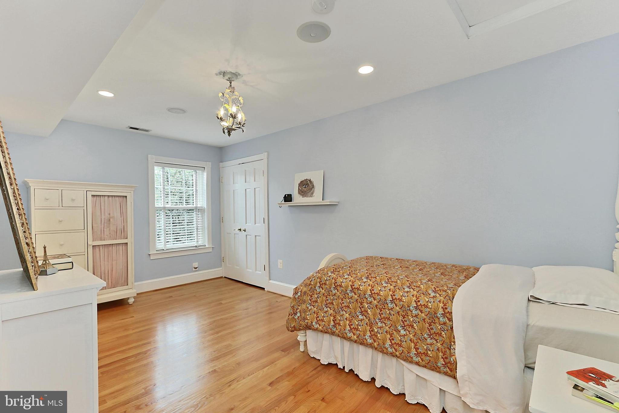 WALNUT HILL - Residential