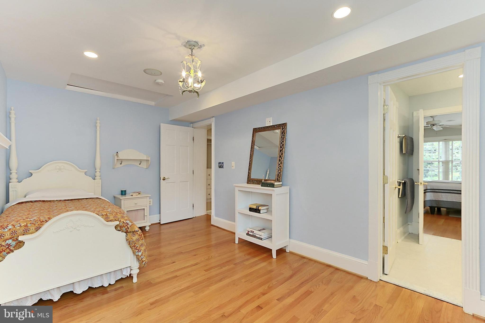 WALNUT HILL - Residential