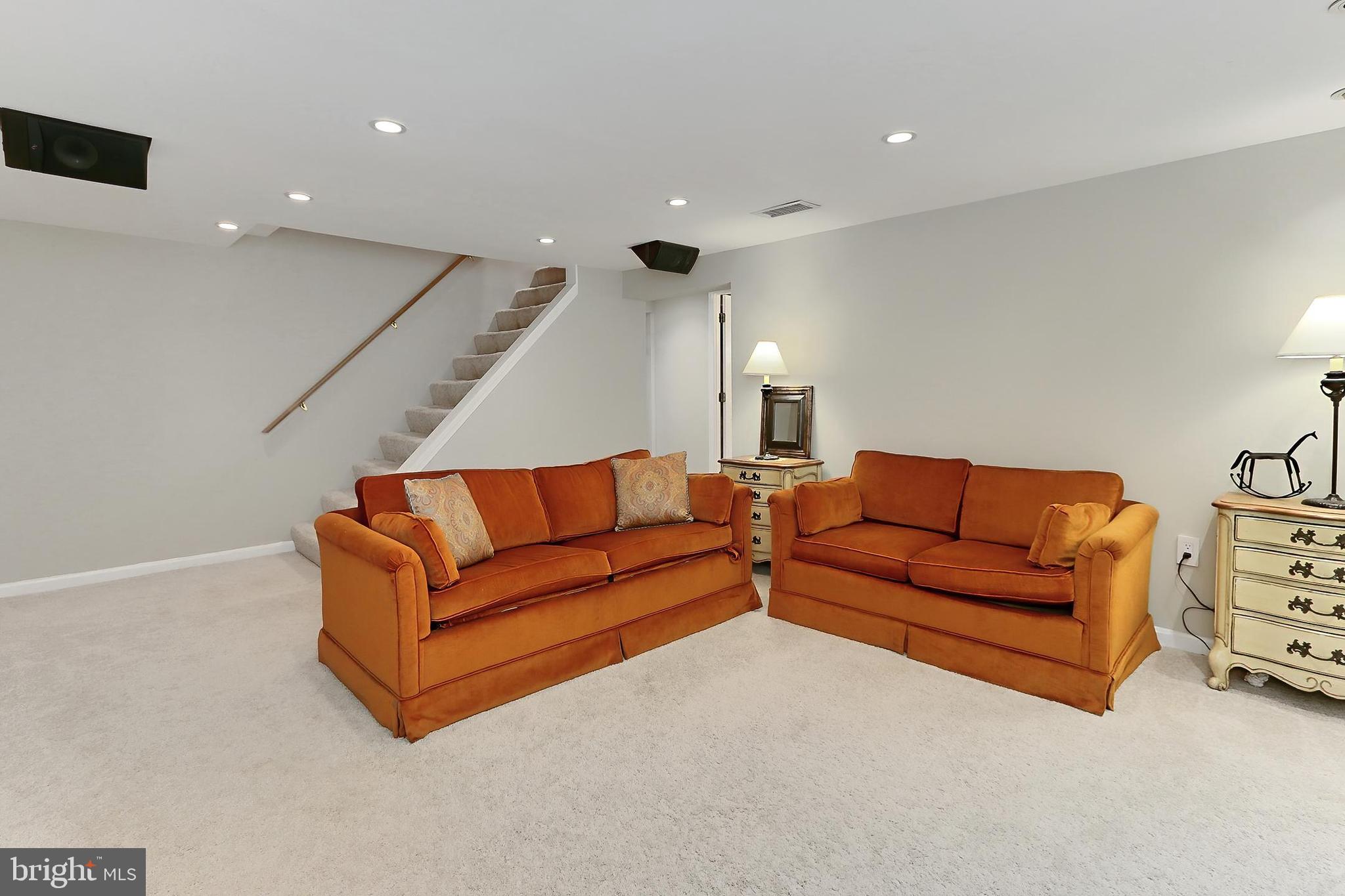 WALNUT HILL - Residential