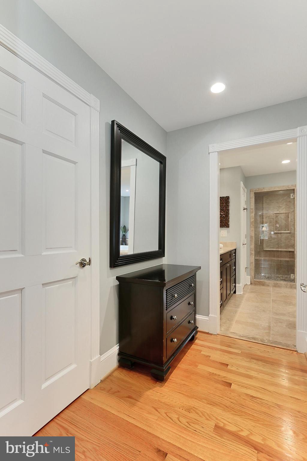 WALNUT HILL - Residential