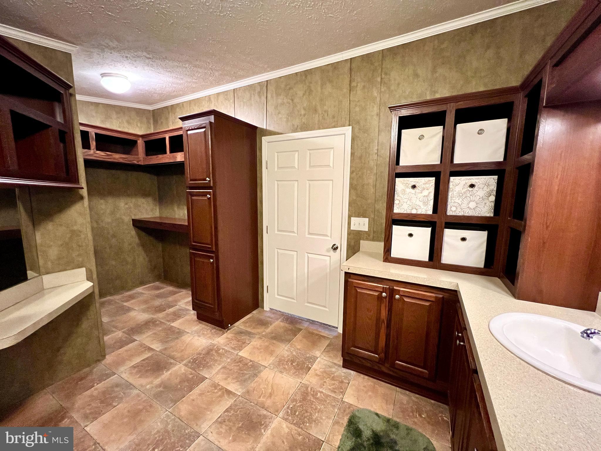 FRIEDEN MANOR - Residential