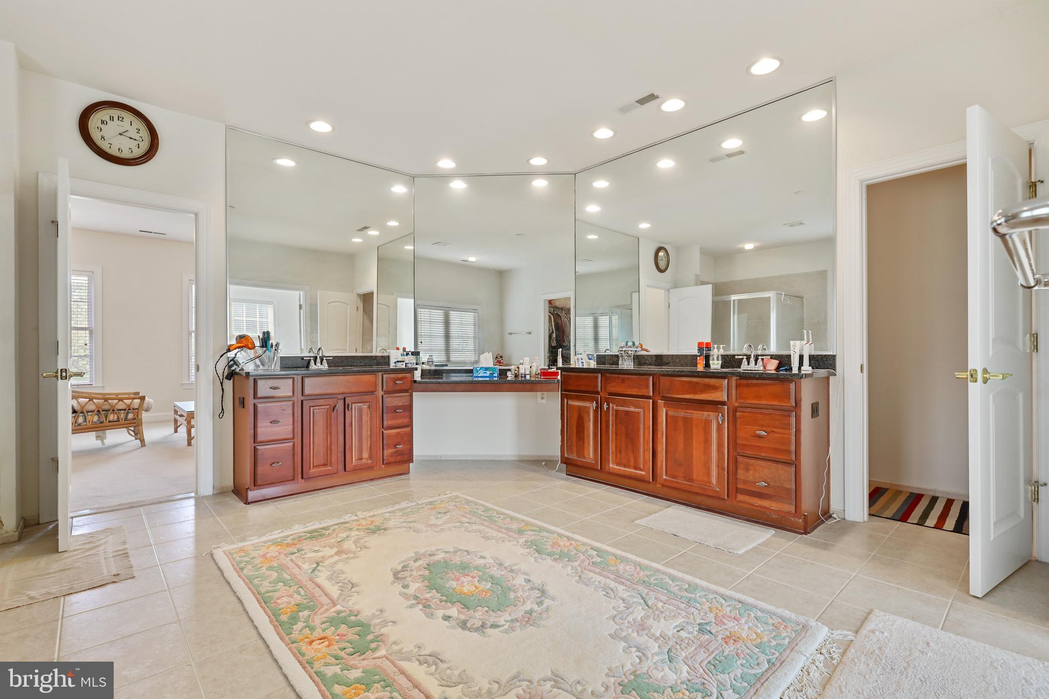 LONG FARM - Residential