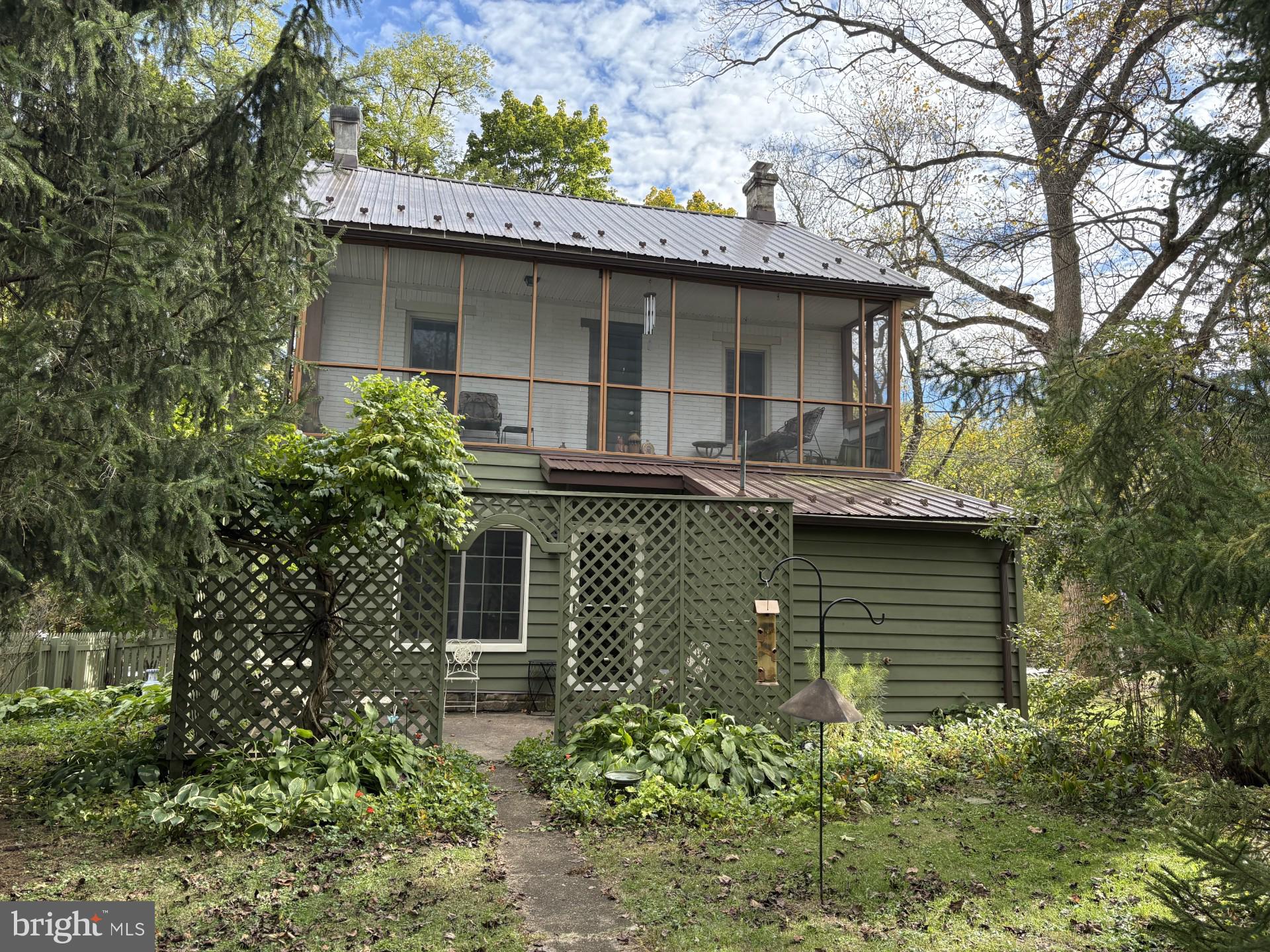 113 RACE STREET