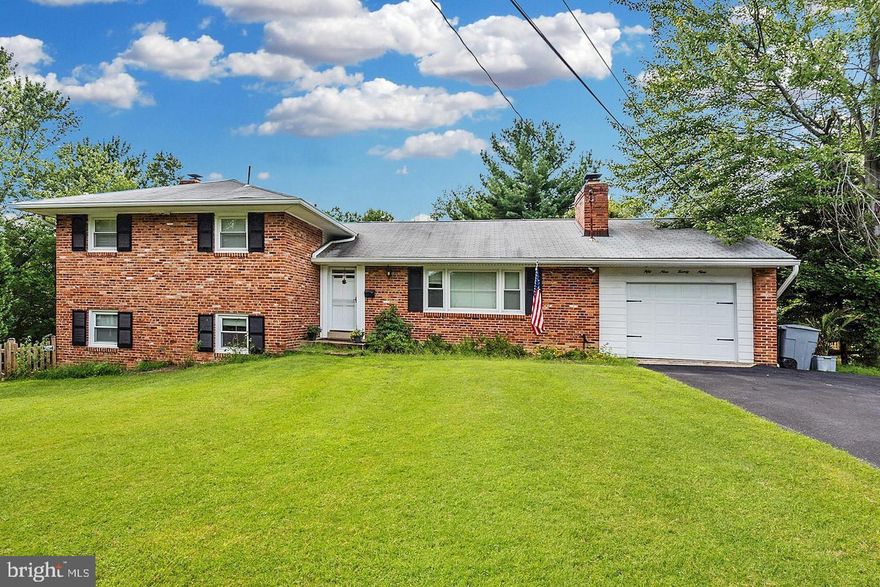 Bright, beautiful & cheerful 4 level home (2,794 total finished square feet) situated on a quiet cul-de-sac! Beautifully renovated! Gleaming hardwood floors w/ open & spacious floor plan. 5 bedrooms w/ full master bath. Fully finished 2 level basement w/ private rear walkout. Gorgeous, quiet, private & sprawling .68 acre fenced rear yard w/ deck and patio perfect for relaxing after a long day! Large living and dining room. 2 fireplaces! Centrally located and is minutes to all kinds of shopping, Trader Joes, BJ's, Rt 395, Pentagon, Arlington, Alexandria, Washington D.C., Metro and bus service. Community pool available with tenant paid membership. Excellent Credit Required. Pet considered case by case and will require a $500 pet deposit.