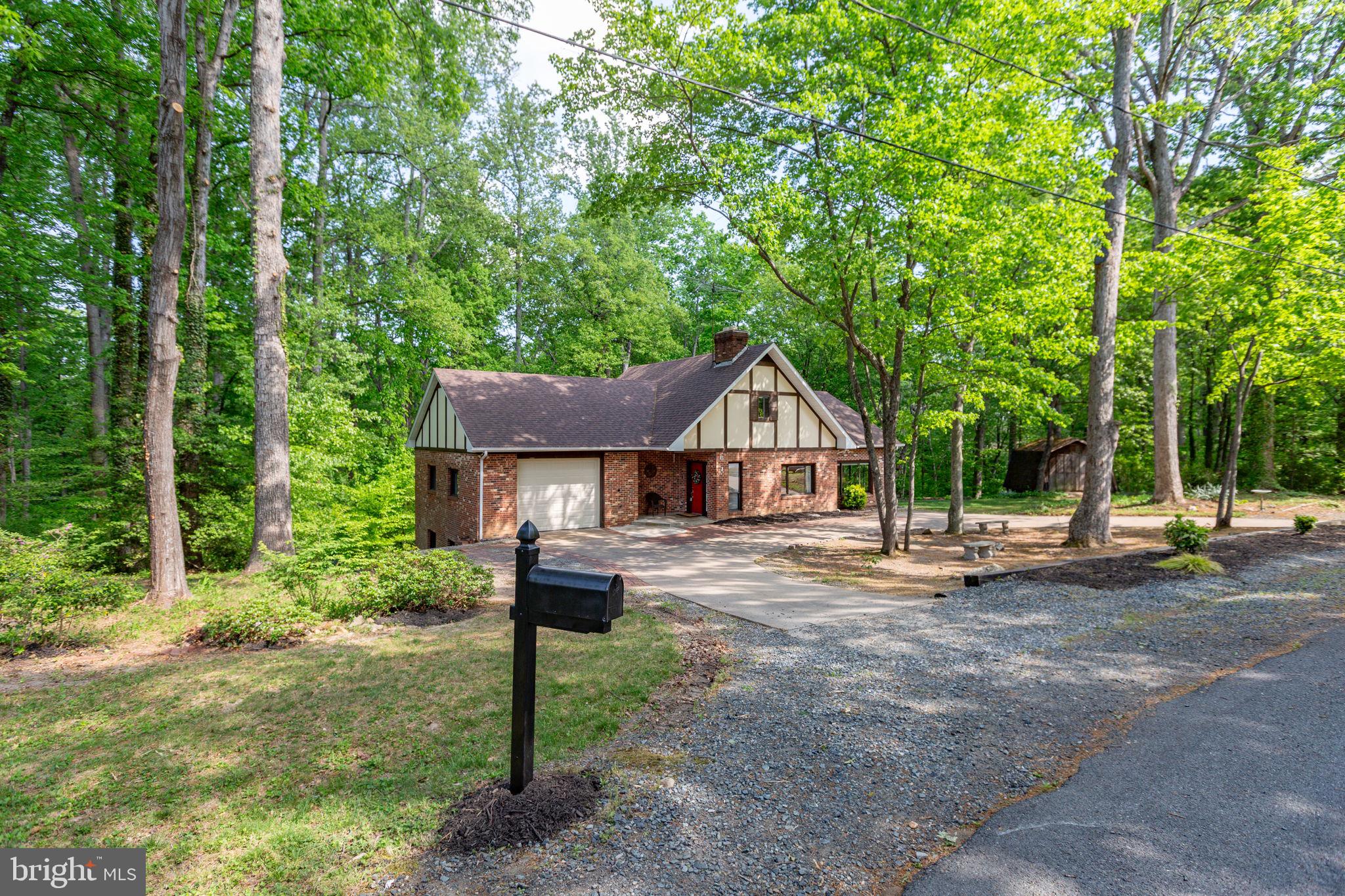 6 WESTCOT PLACE