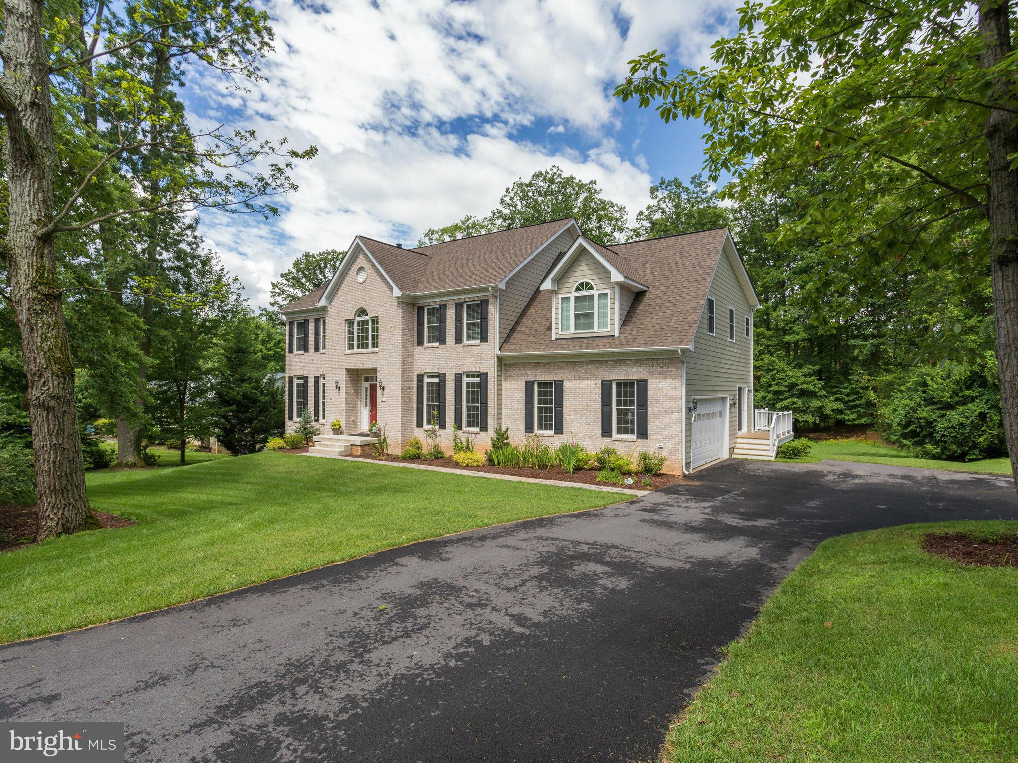 LAUREL RIDGE CROSSING - Residential