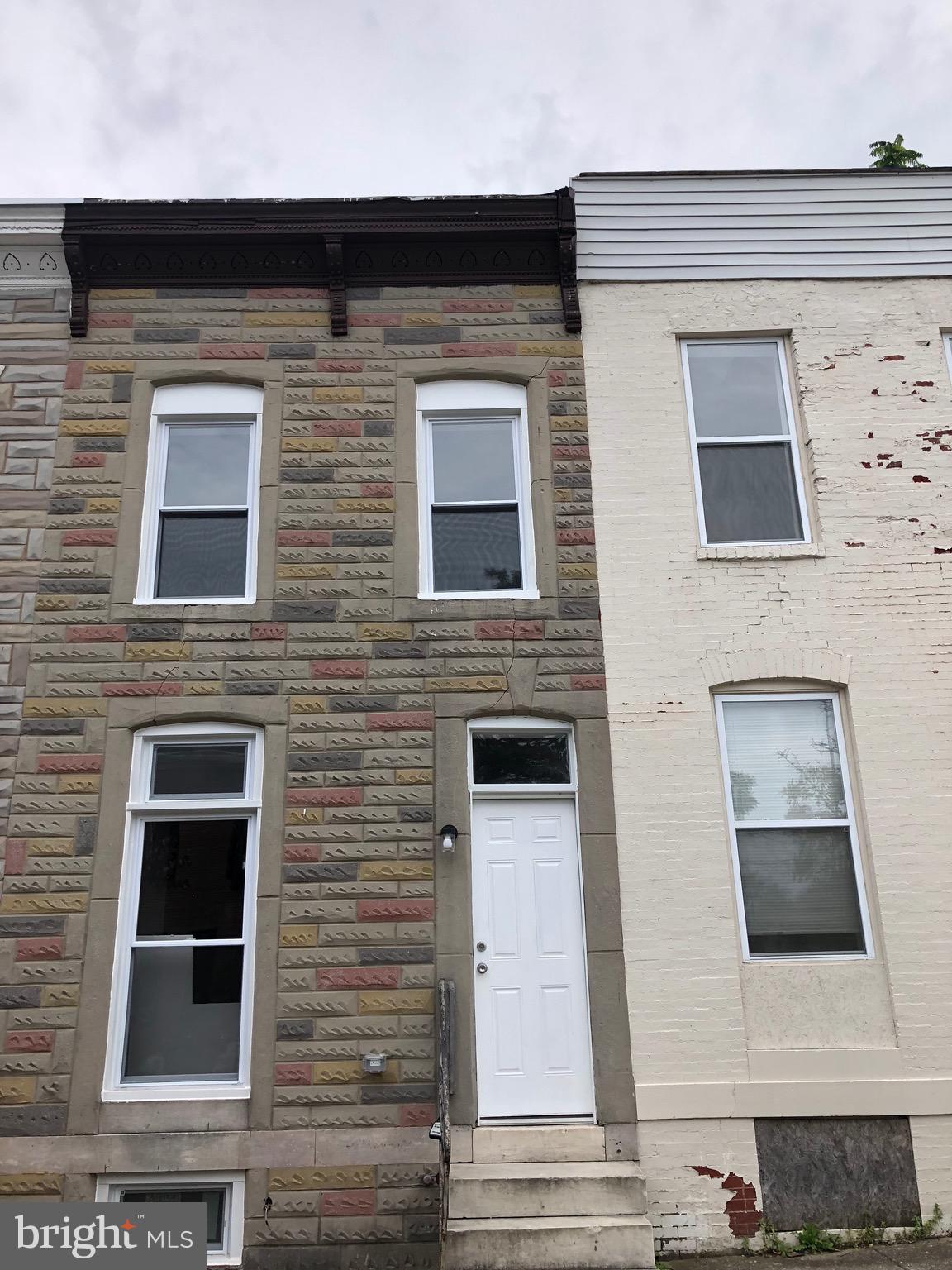 Great 2 bedroom, 2 bathroom home in the heart of Baltimore city. Very close to the inner harbor and Johns Hopkins. Perfect as a rental or for personal living.
