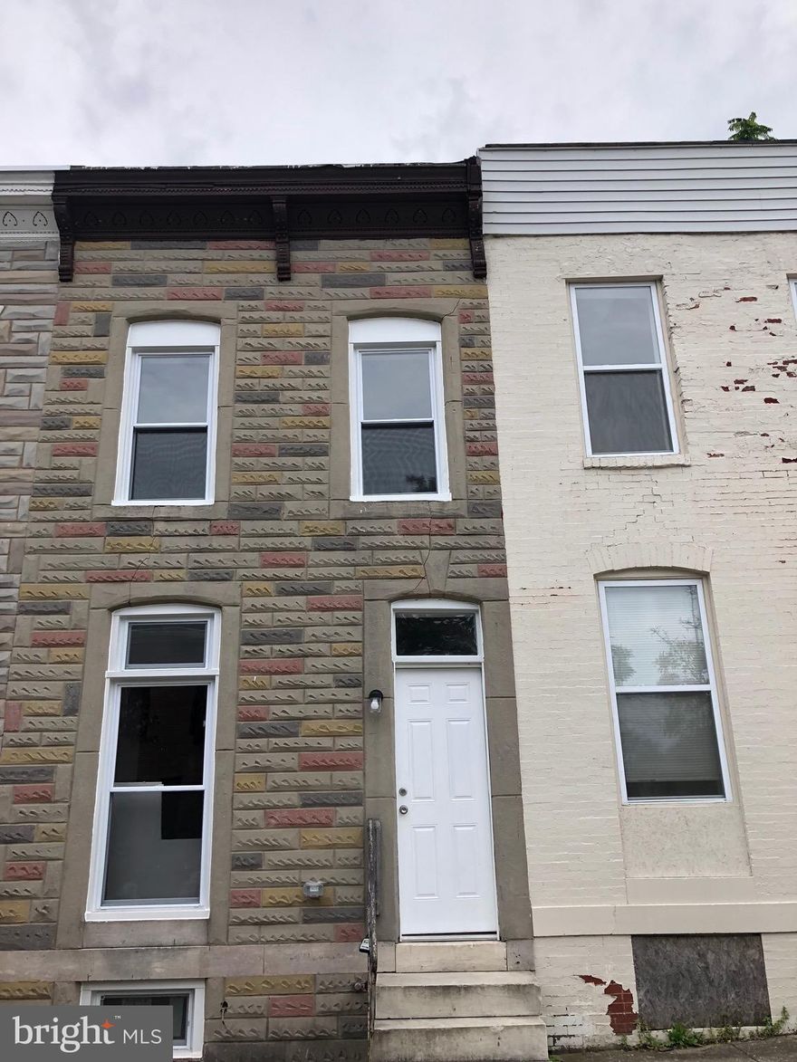 Great 2 bedroom, 2 bathroom home in the heart of Baltimore city. Very close to the inner harbor and Johns Hopkins. Perfect as a rental or for personal living.