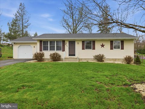 Homes For Sale - 917 Woodland Parkway<br/> Franklin County, WAYNESBORO, PA 17268