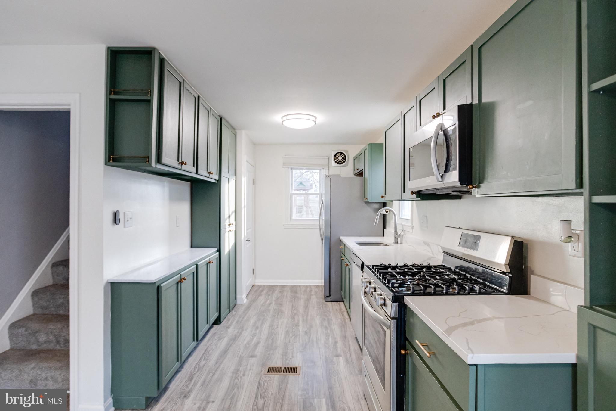 EDGEWOOD PARK - Residential