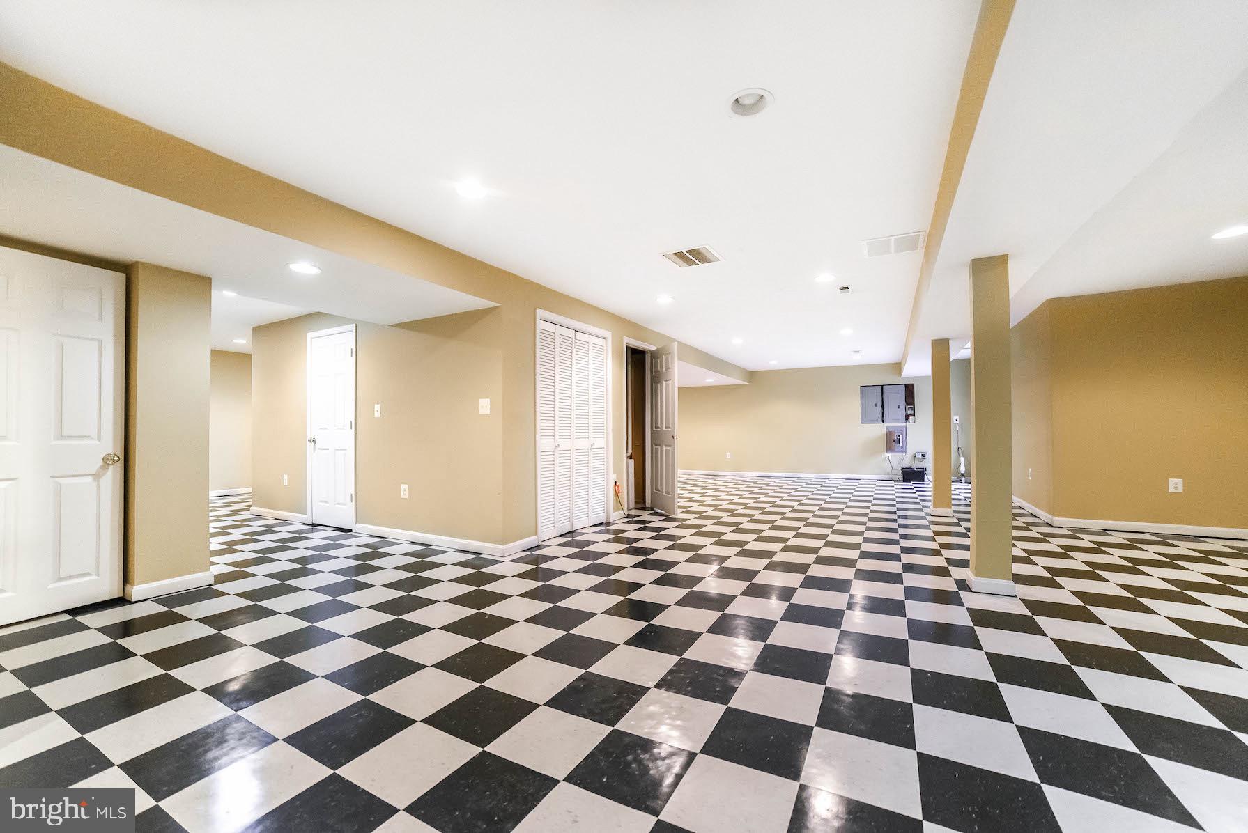 RIVERSIDE FARMS - Residential