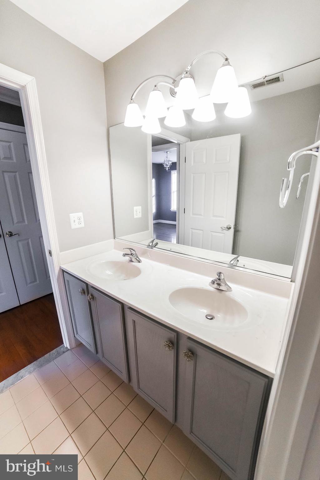 RIVERSIDE FARMS - Residential