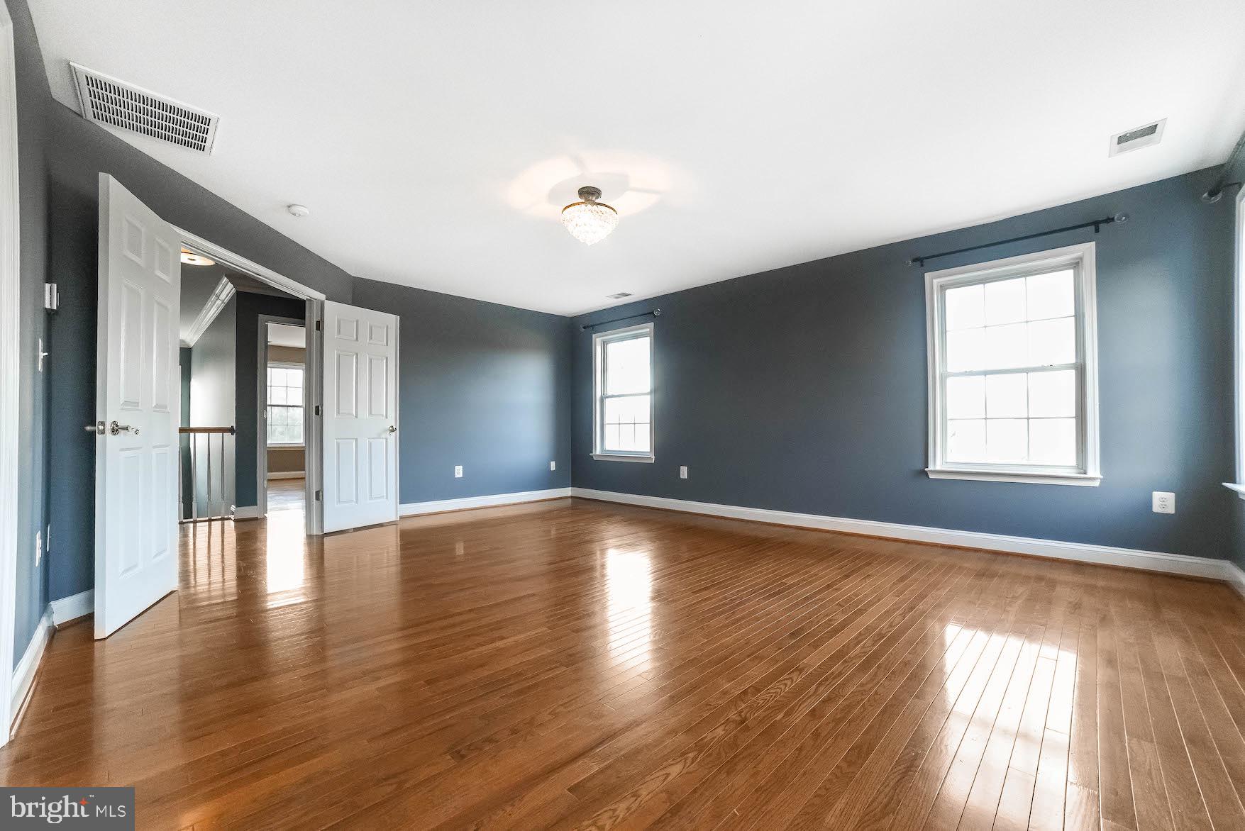 RIVERSIDE FARMS - Residential