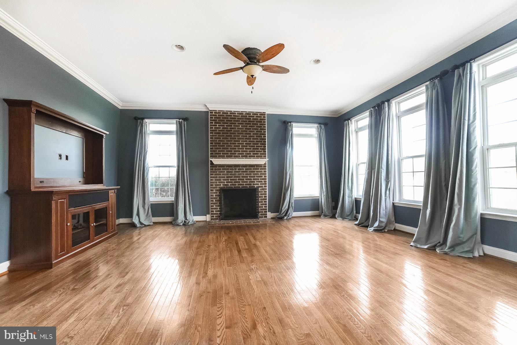 RIVERSIDE FARMS - Residential