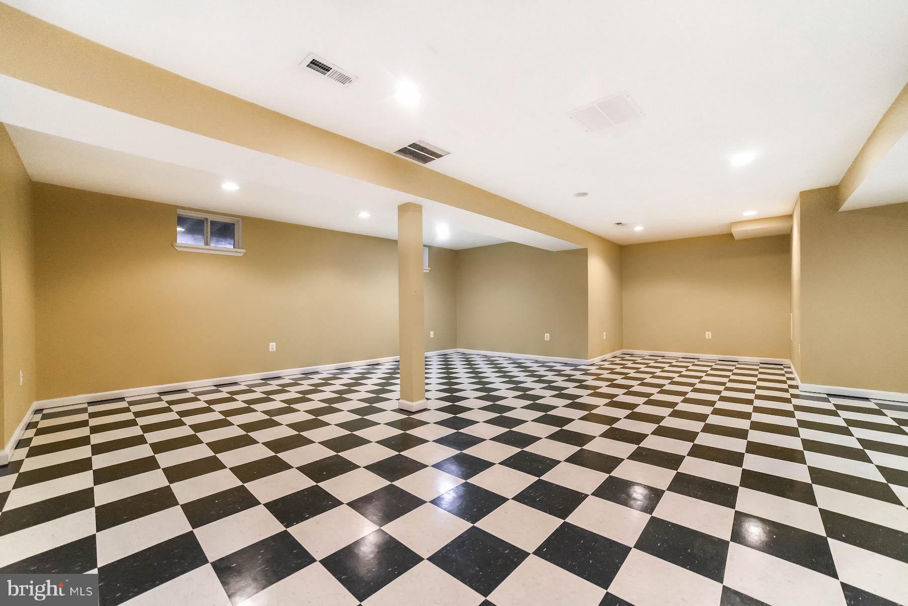 RIVERSIDE FARMS - Residential