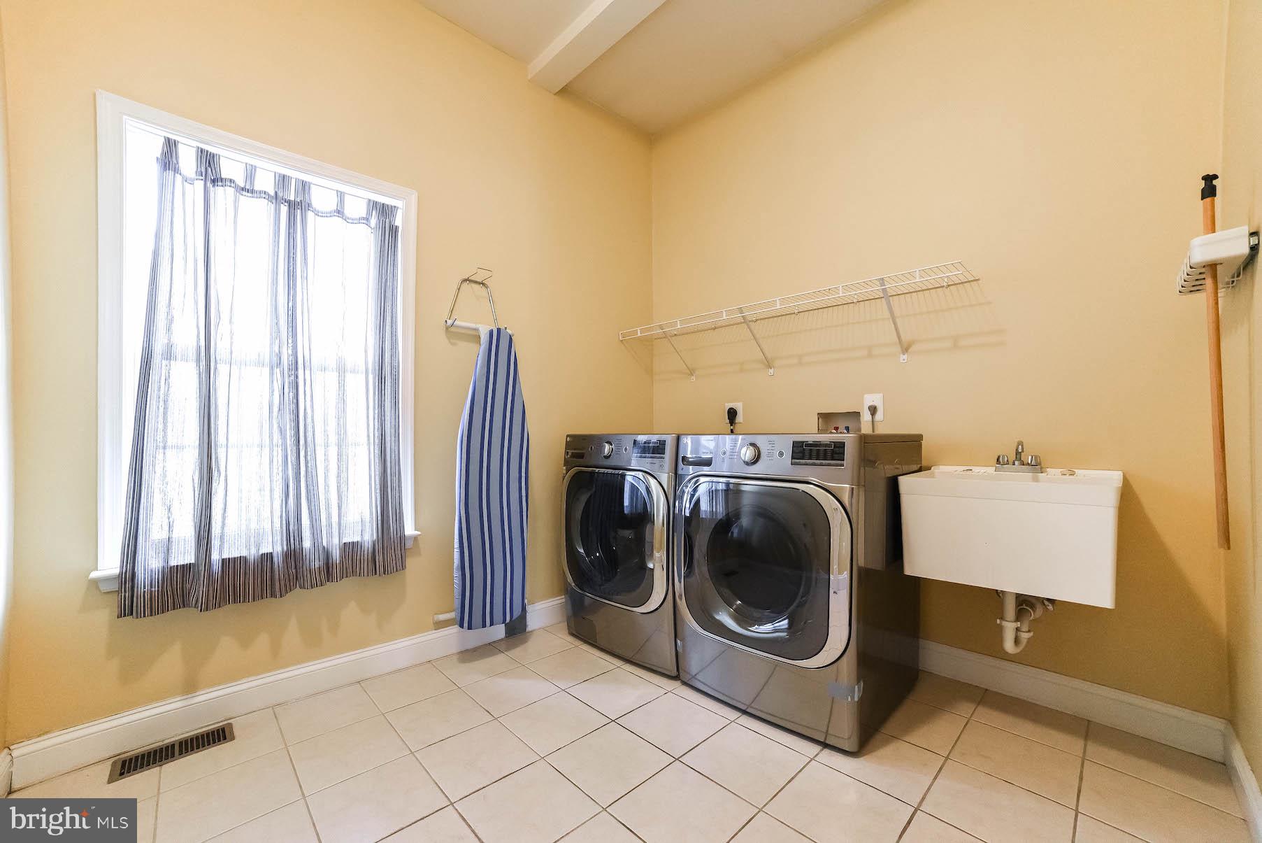 RIVERSIDE FARMS - Residential