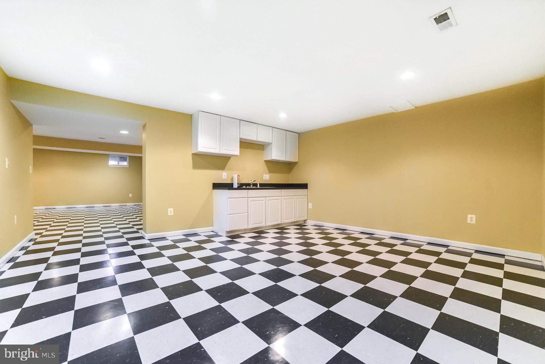 RIVERSIDE FARMS - Residential