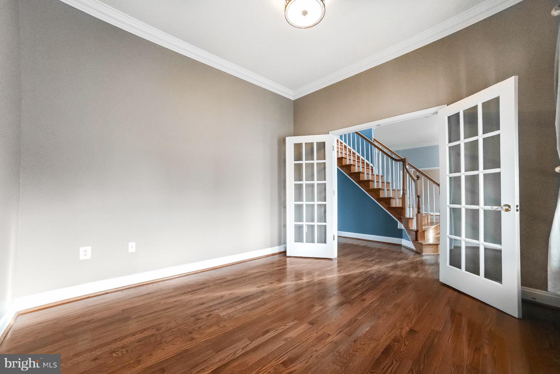 RIVERSIDE FARMS - Residential