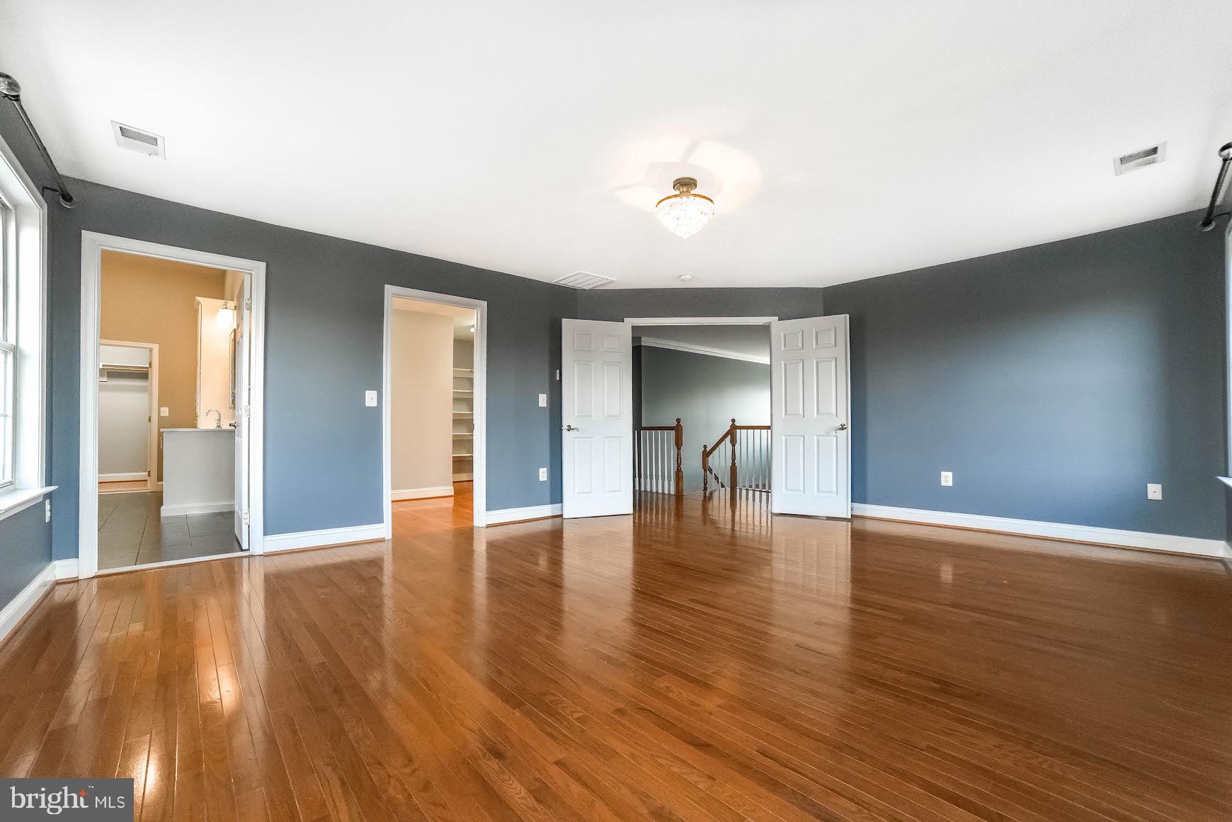 RIVERSIDE FARMS - Residential