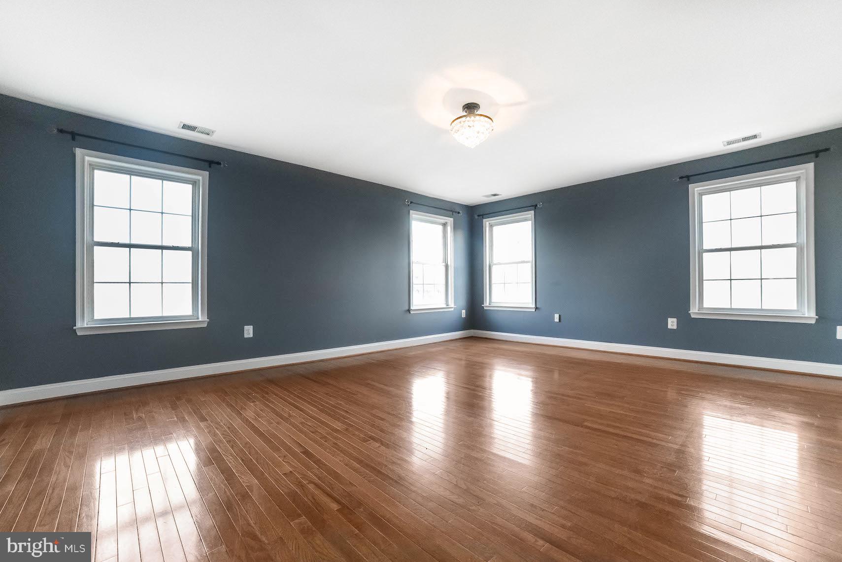 RIVERSIDE FARMS - Residential