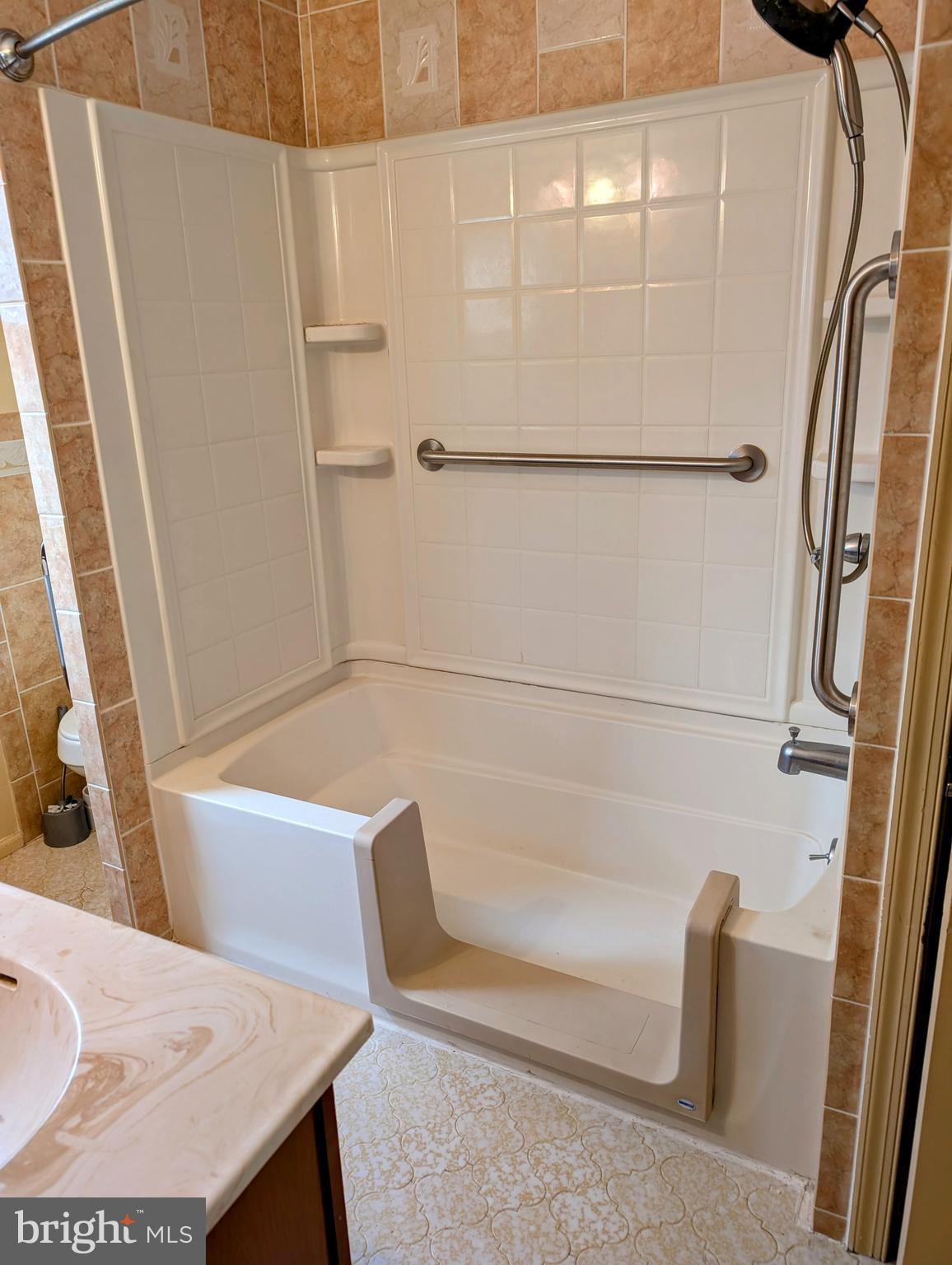 CHARTER CHASE - Residential