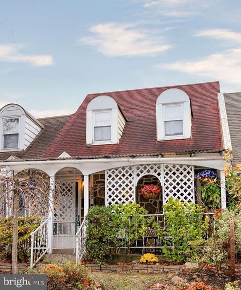 902 WOODLAWN AVENUE PHOENIXVILLE PA 19460