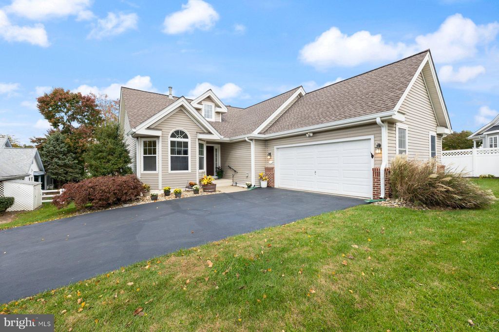 Photo of 5613 Bobolink Trail, NEW MARKET, MD 21774 (MLS # MDFR2071704)