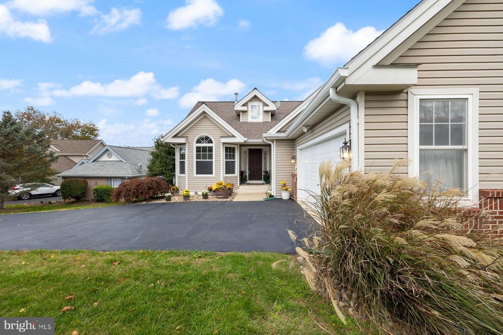 Photo of 5613 Bobolink Trail, NEW MARKET, MD 21774 (MLS # MDFR2071704)