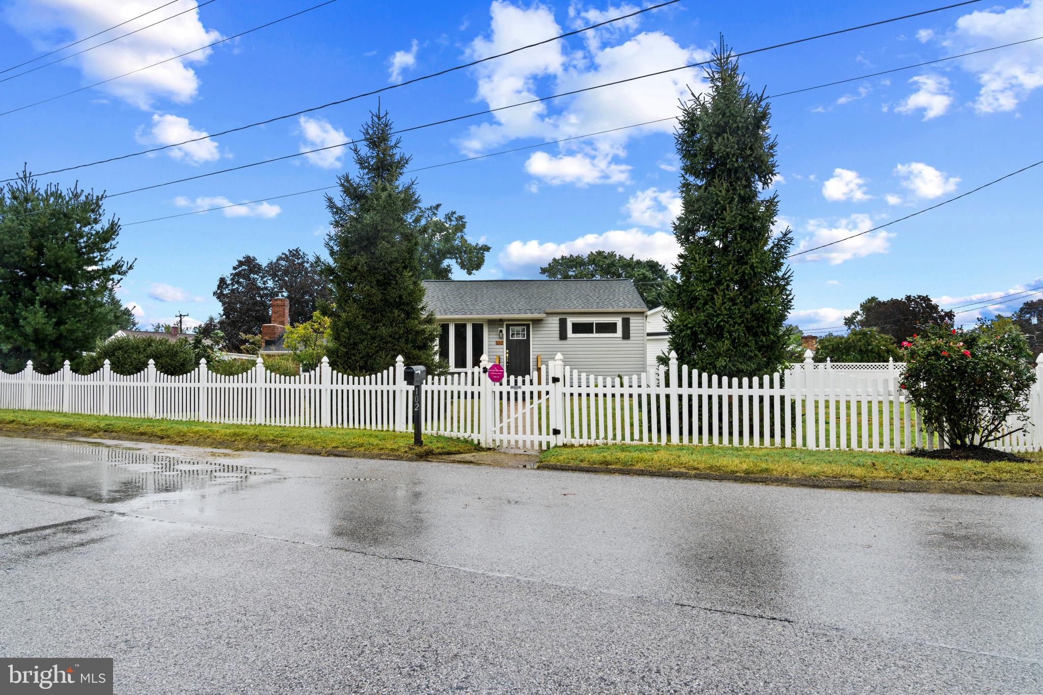 102 FERNGLEN AVENUE