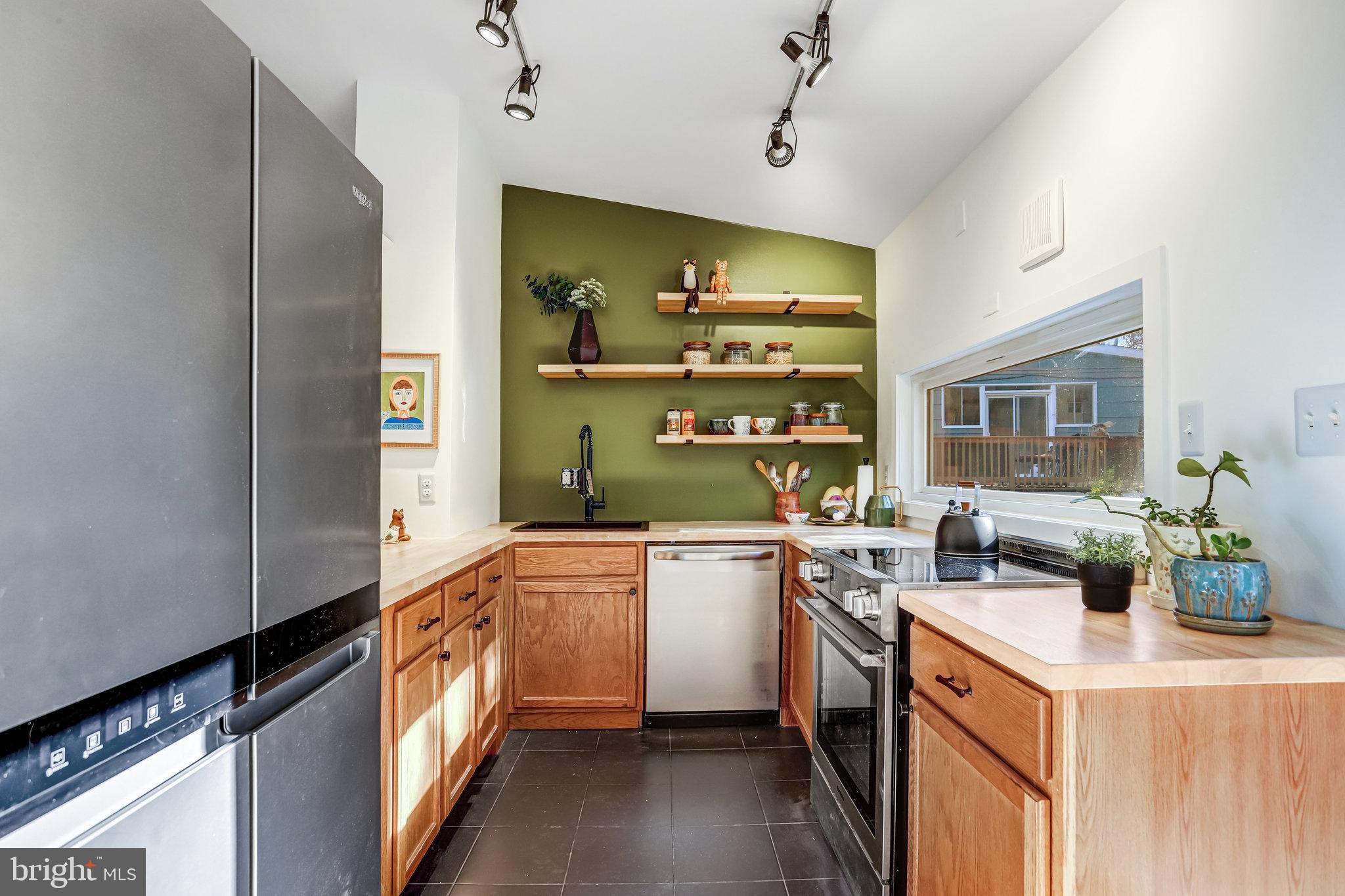 ROCK CREEK PALISADES - Residential