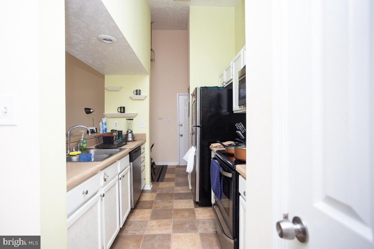 LAUREL LAKES CONDO - Residential