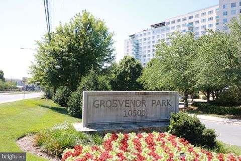 Photo of 10500 Rockville Pike #303, ROCKVILLE, MD 20852 (MLS # MDMC2211578)