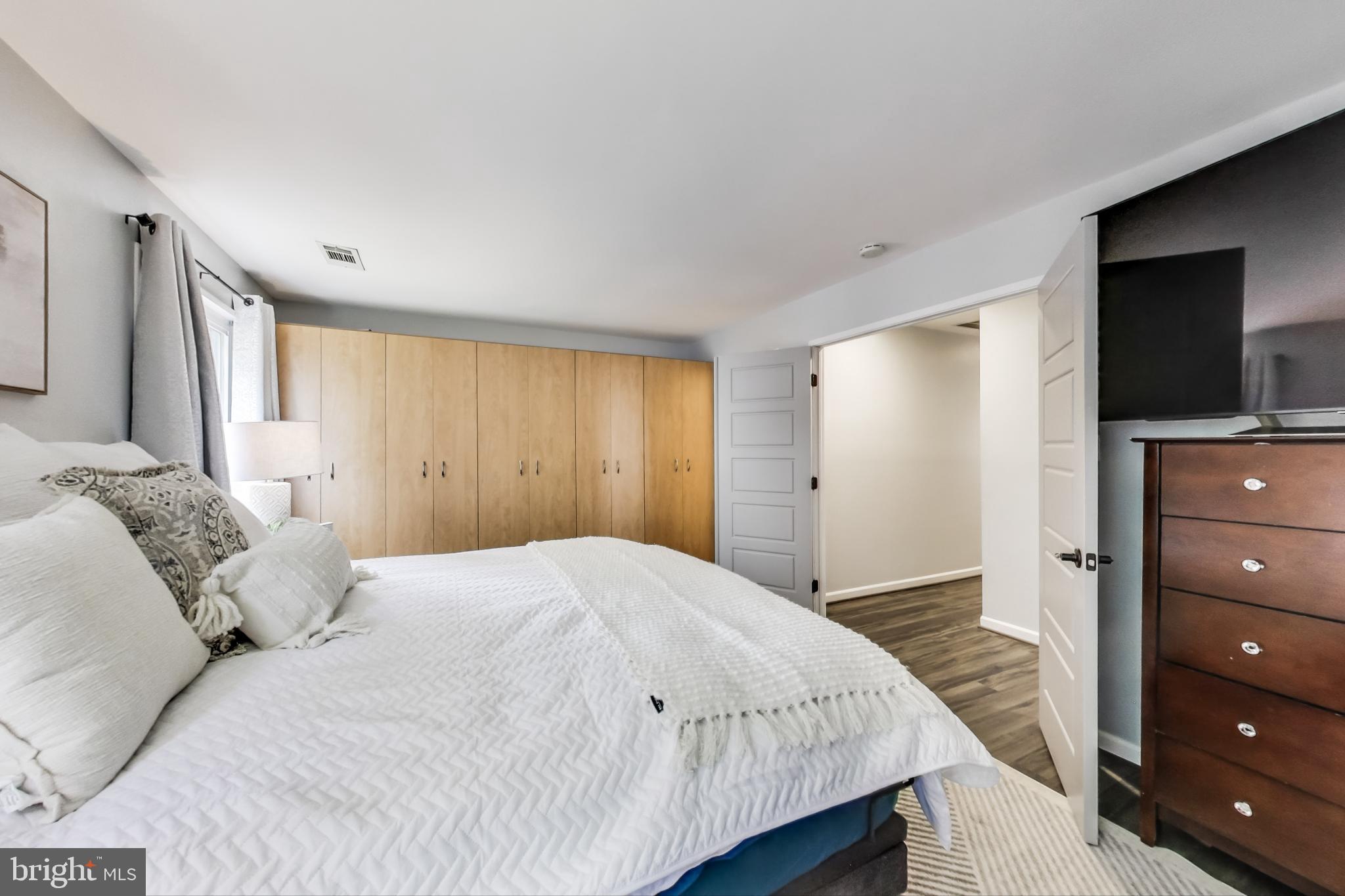 STONEYBROOKE - Residential