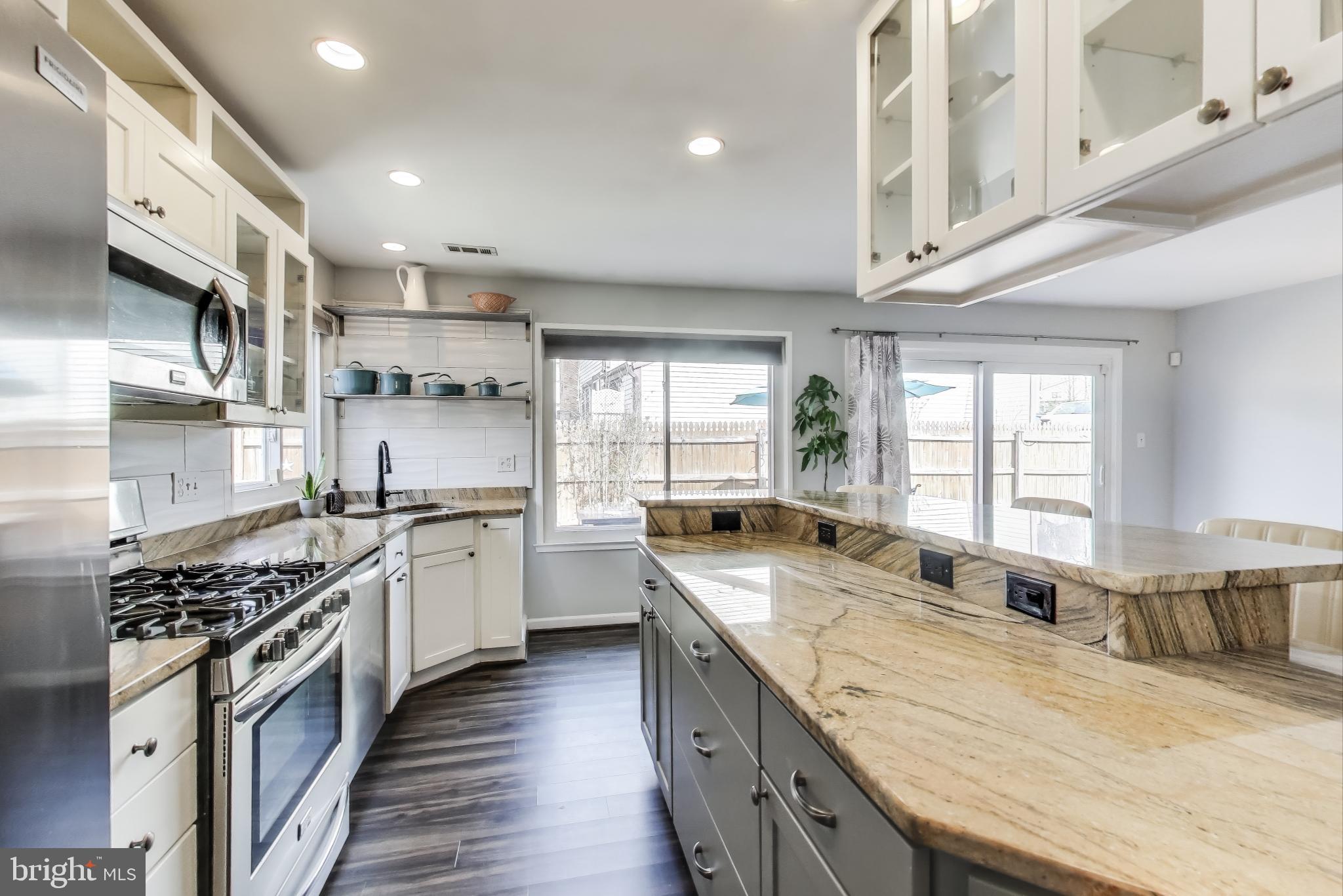 STONEYBROOKE - Residential