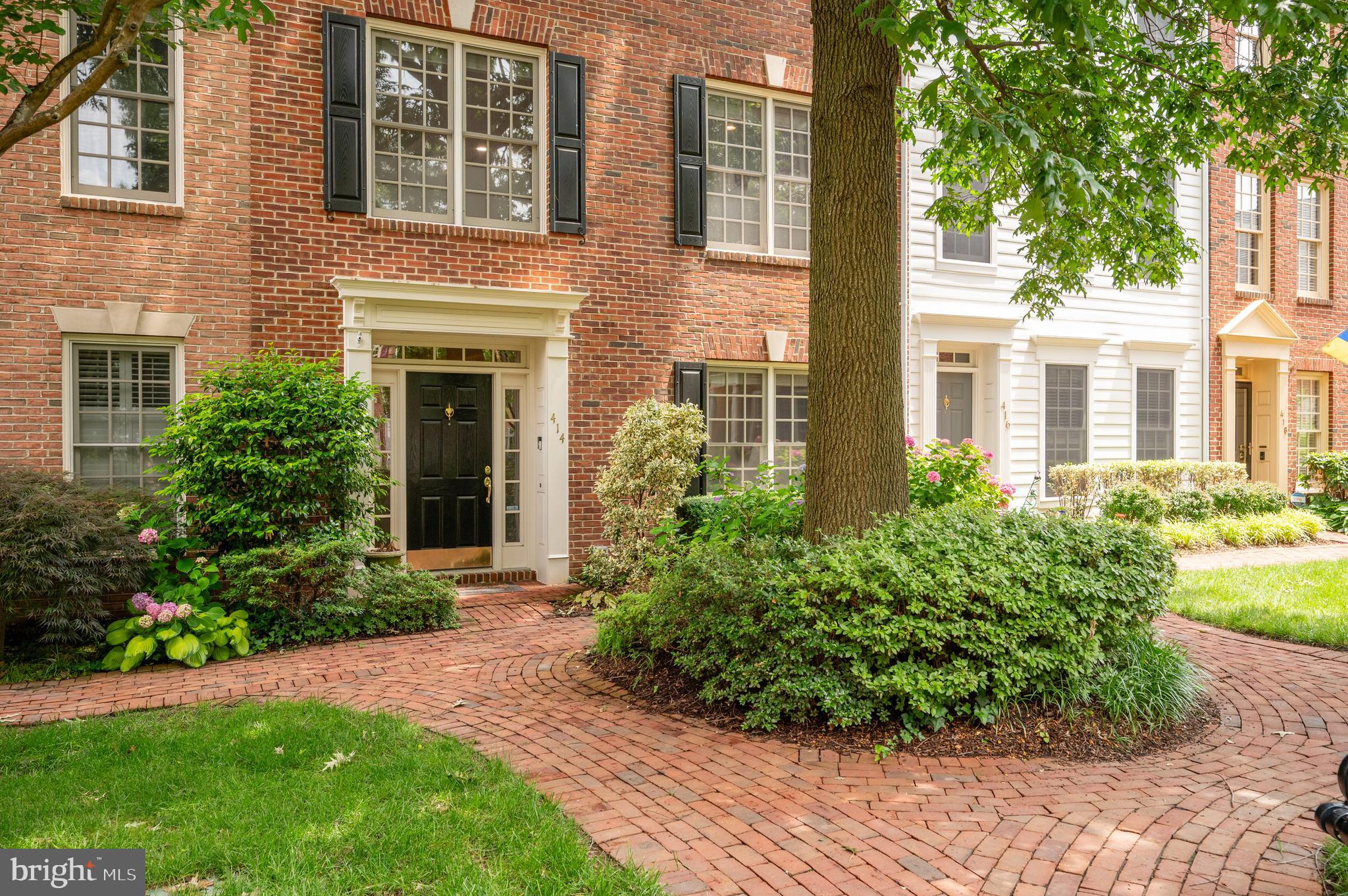 OLD TOWN VILLAGE - Residential Lease