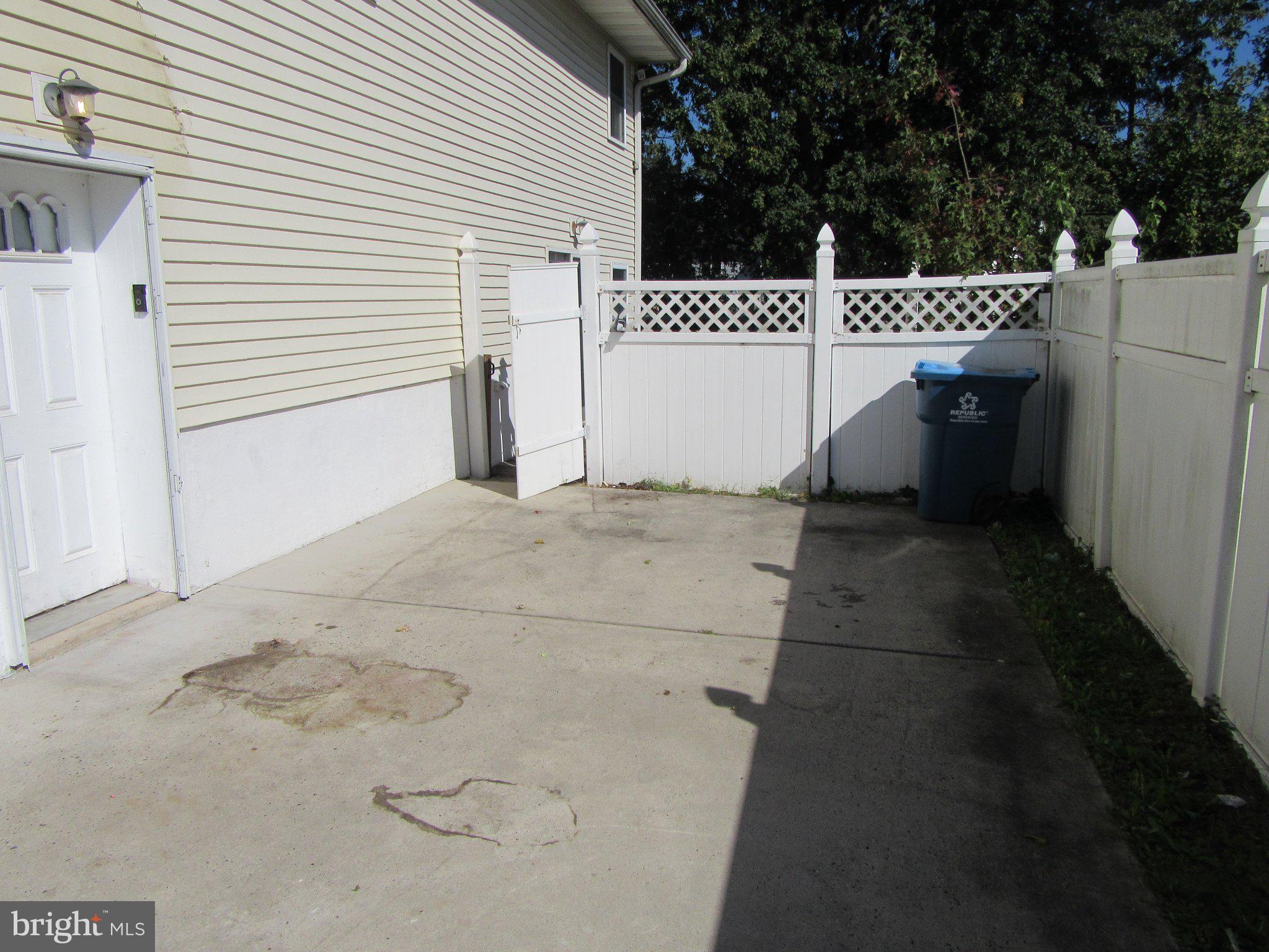 33 BRIARCLIFF DRIVE