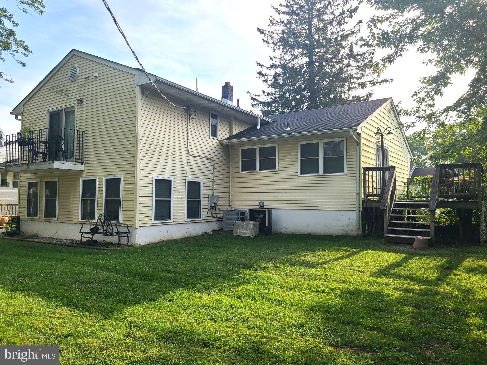 33 BRIARCLIFF DRIVE