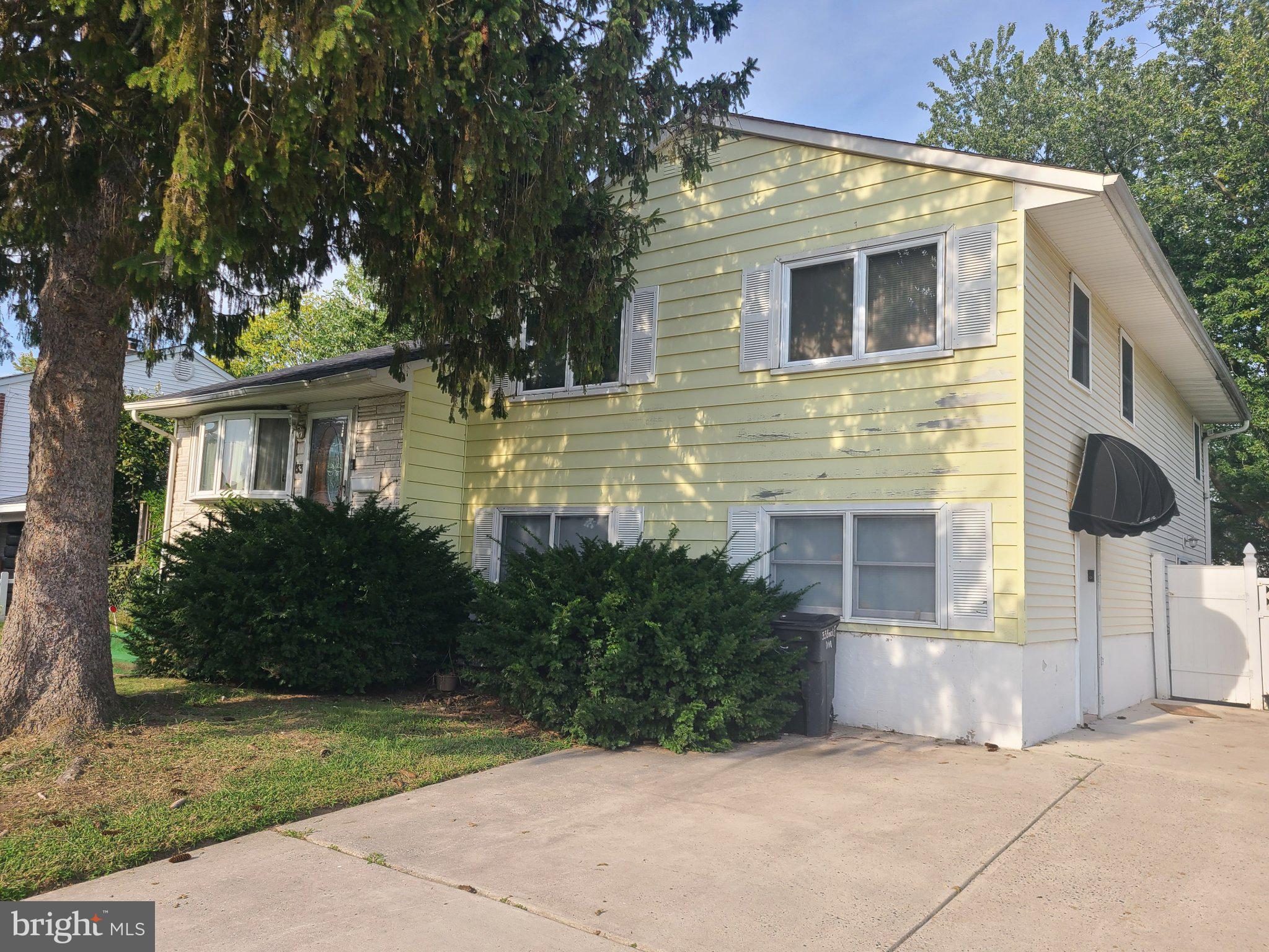 33 BRIARCLIFF DRIVE