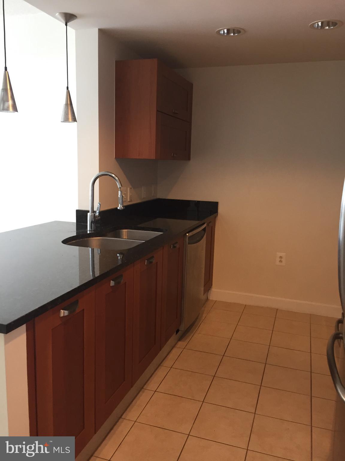 MIDTOWN ALEXANDRIA STATION CONDOMINIUM - Residential Lease