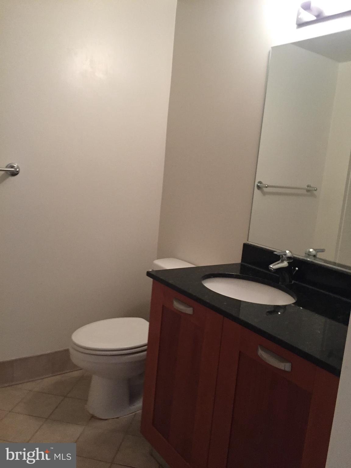 MIDTOWN ALEXANDRIA STATION CONDOMINIUM - Residential Lease