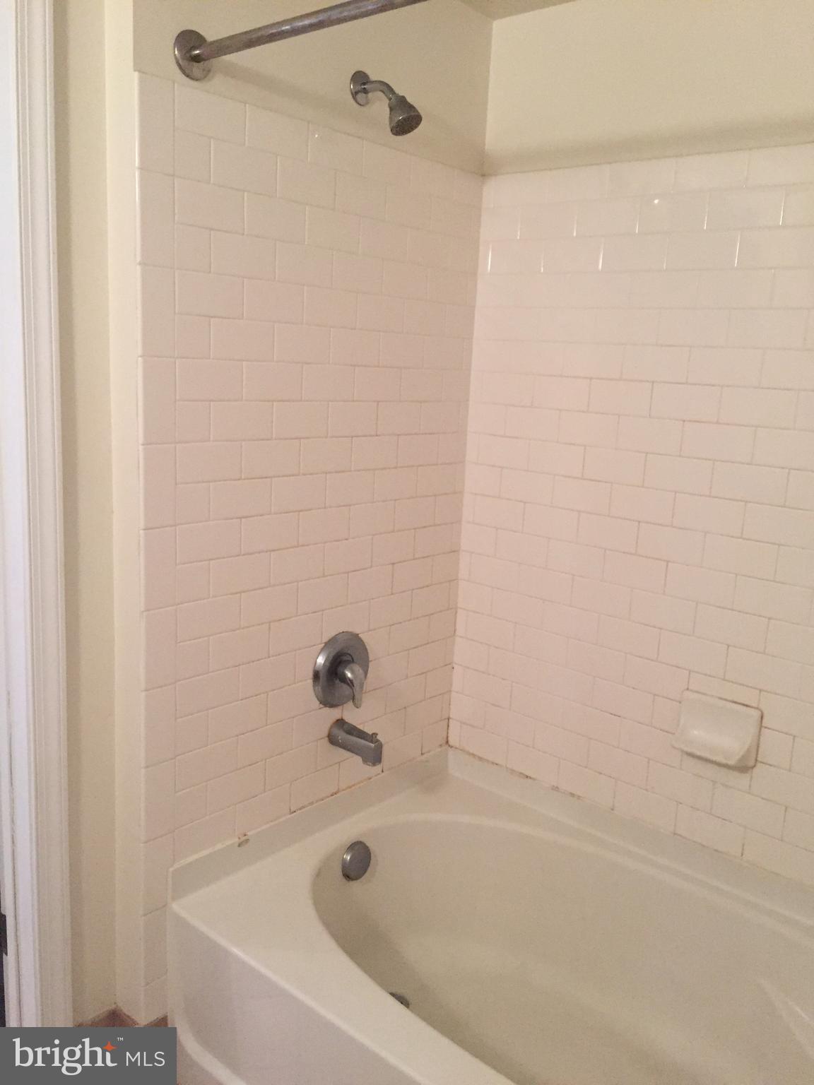 MIDTOWN ALEXANDRIA STATION CONDOMINIUM - Residential Lease