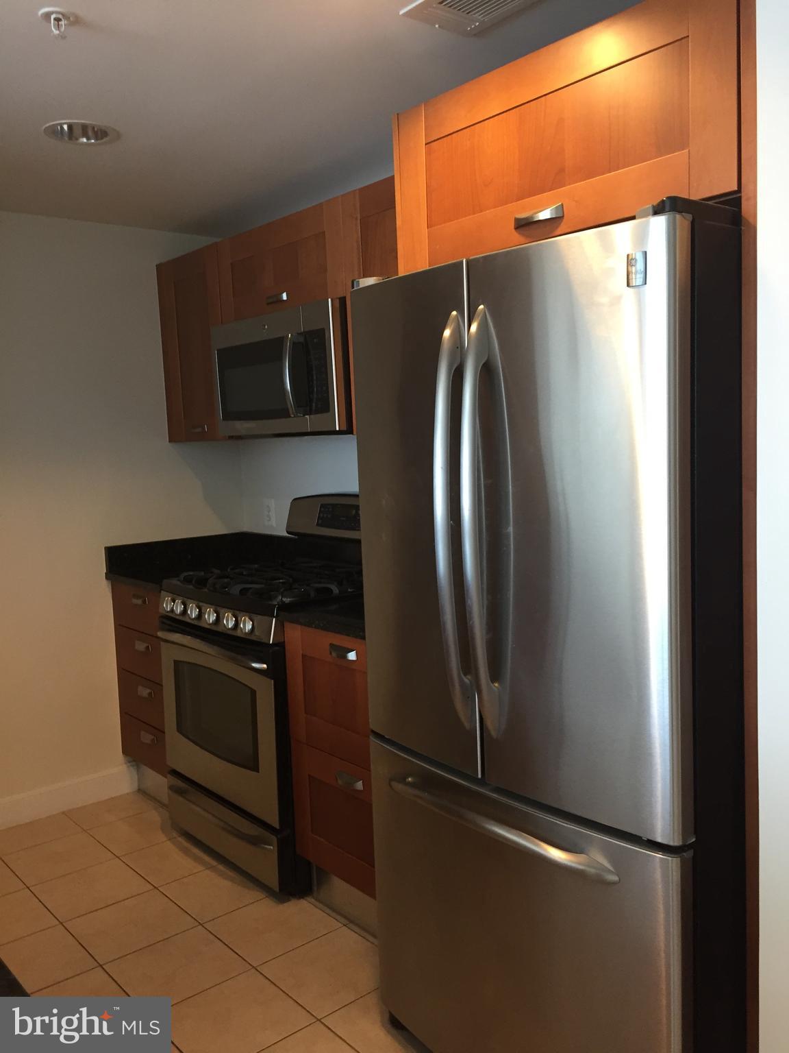 MIDTOWN ALEXANDRIA STATION CONDOMINIUM - Residential Lease