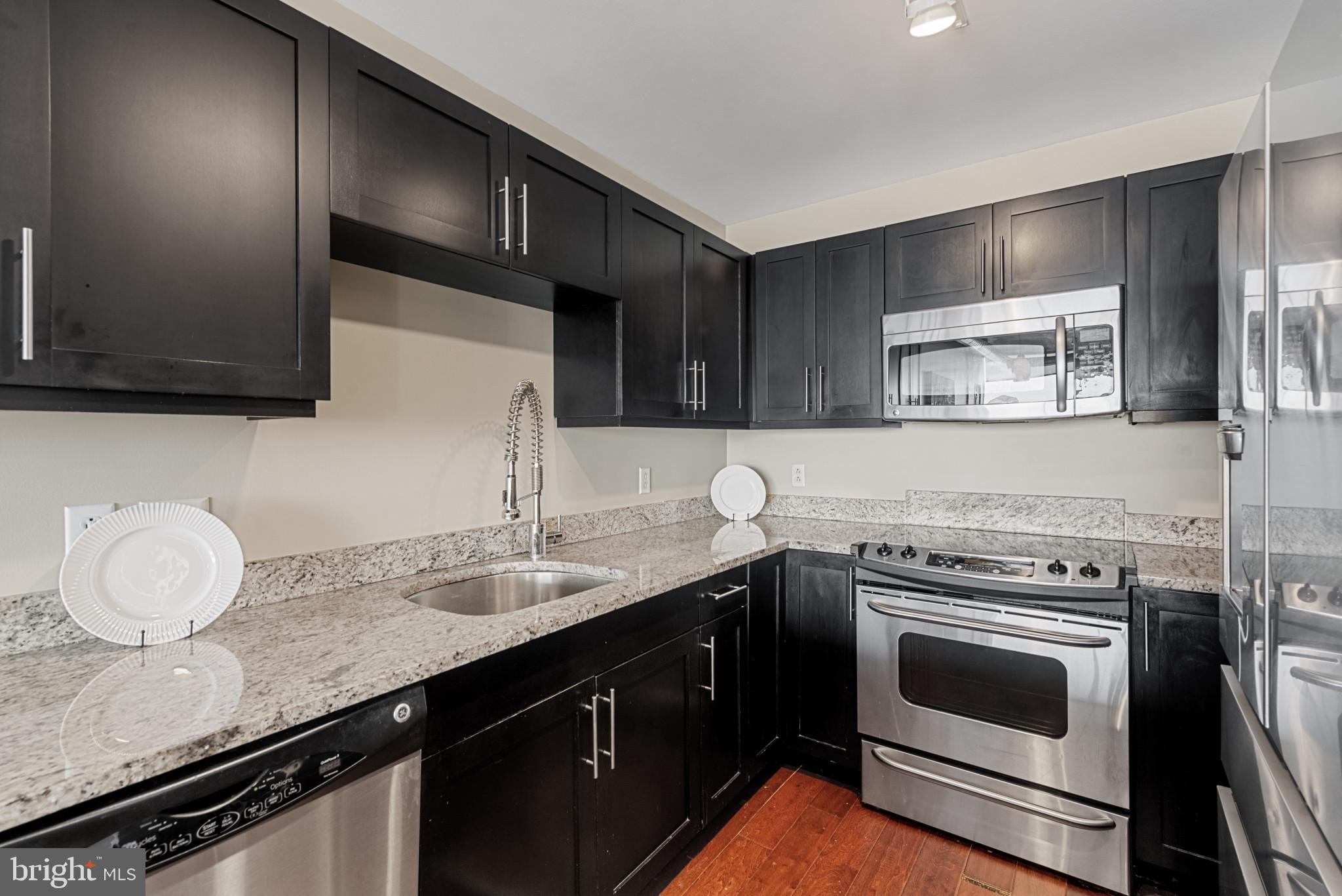 LOCUST POINT - Residential