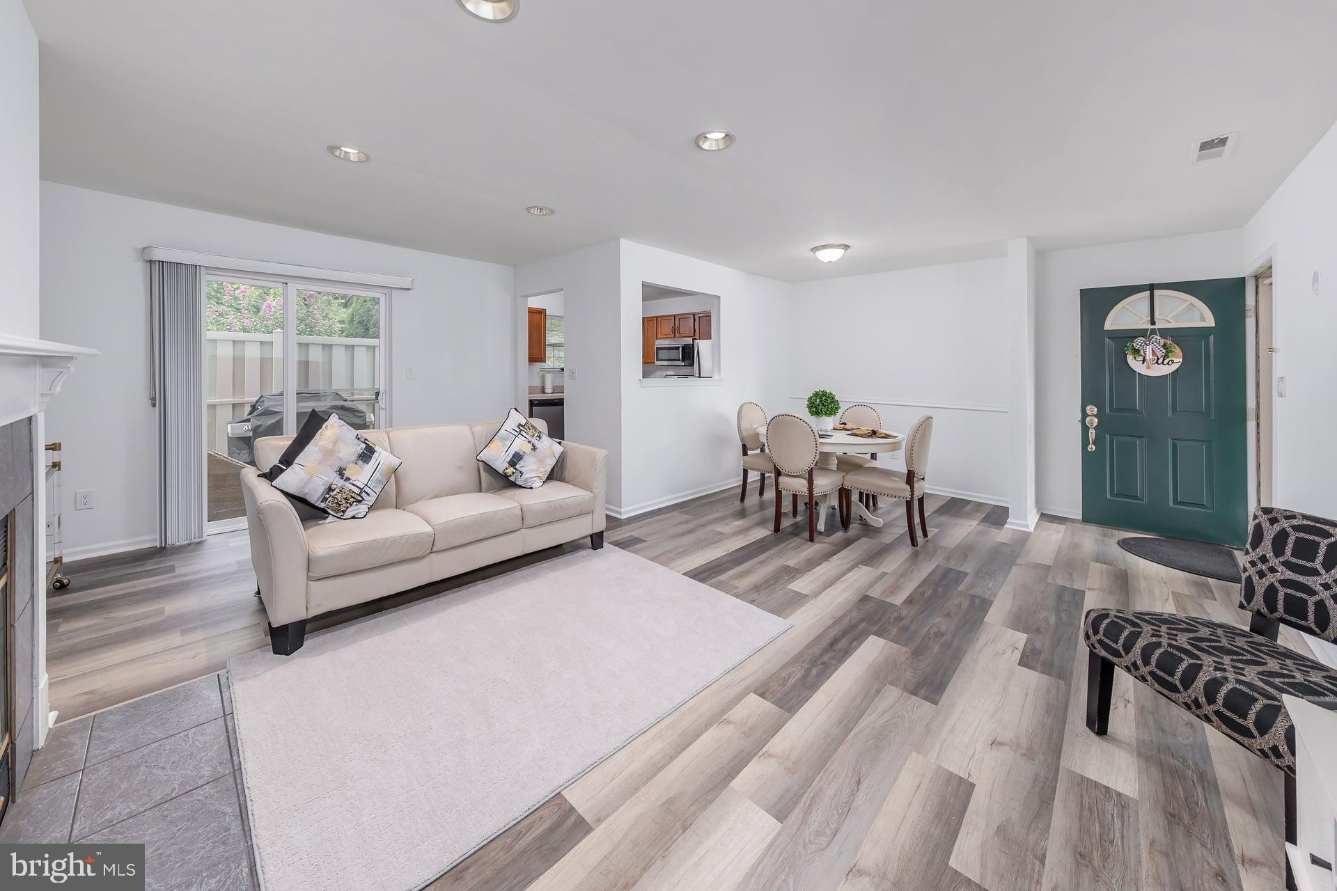 655 STEEPLECHASE COURT