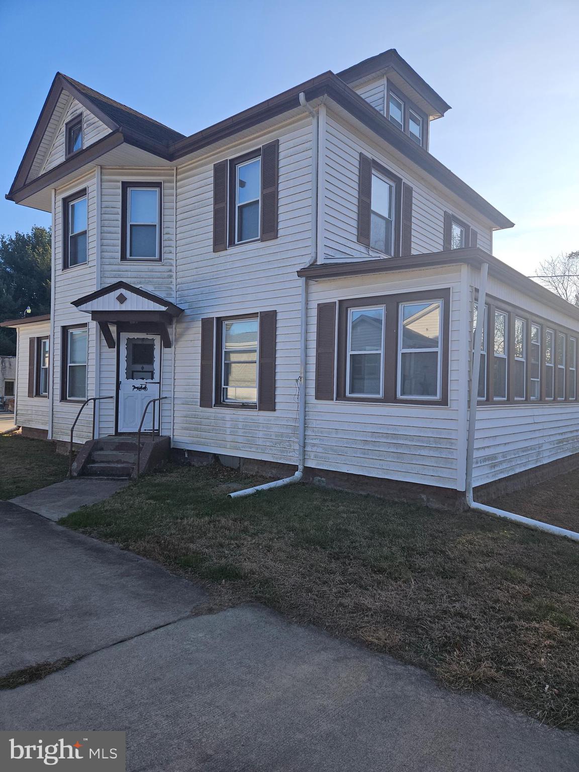 2903 S LINCOLN AVENUE