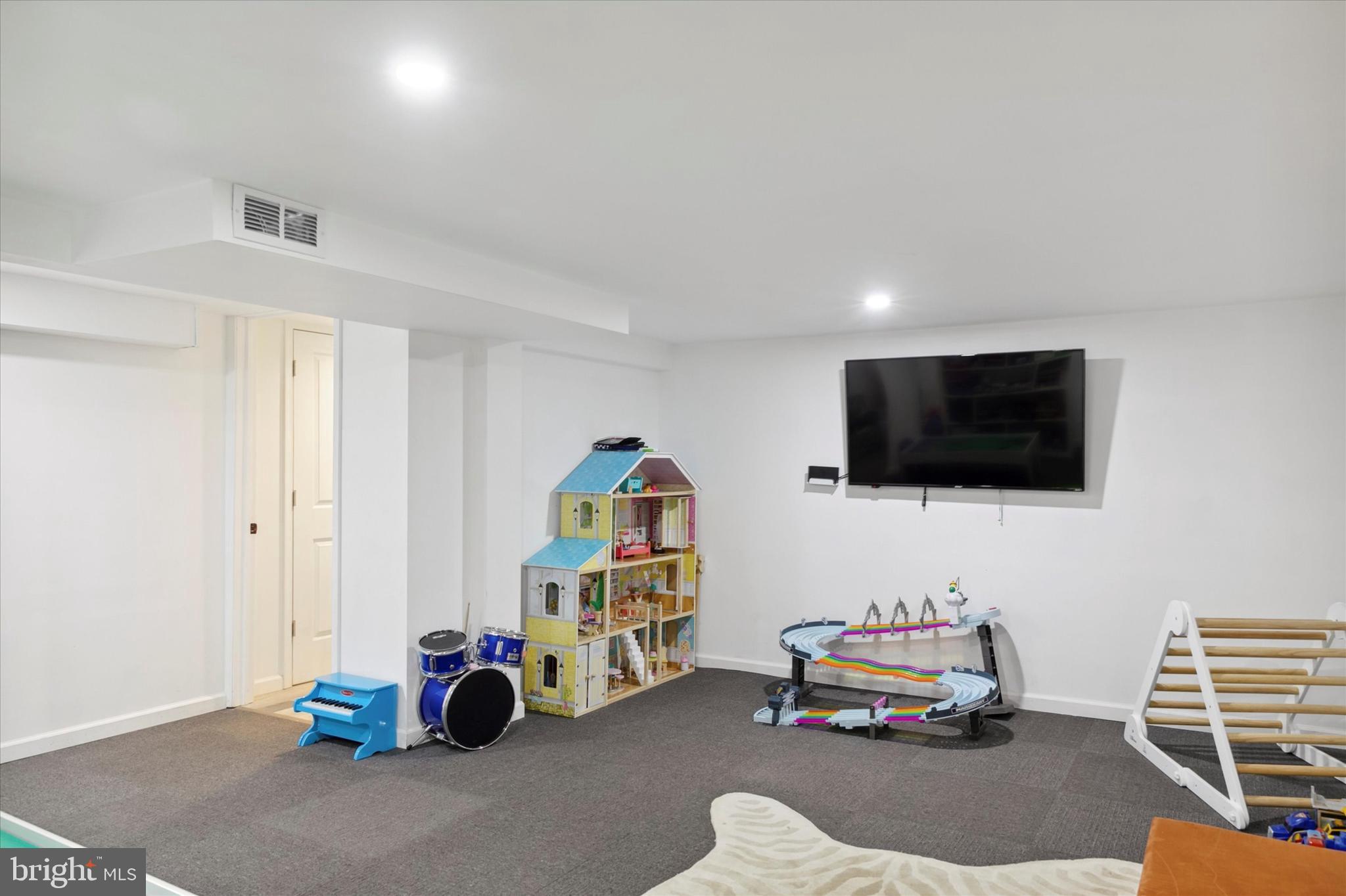 GULPH MILLS VIL - Residential