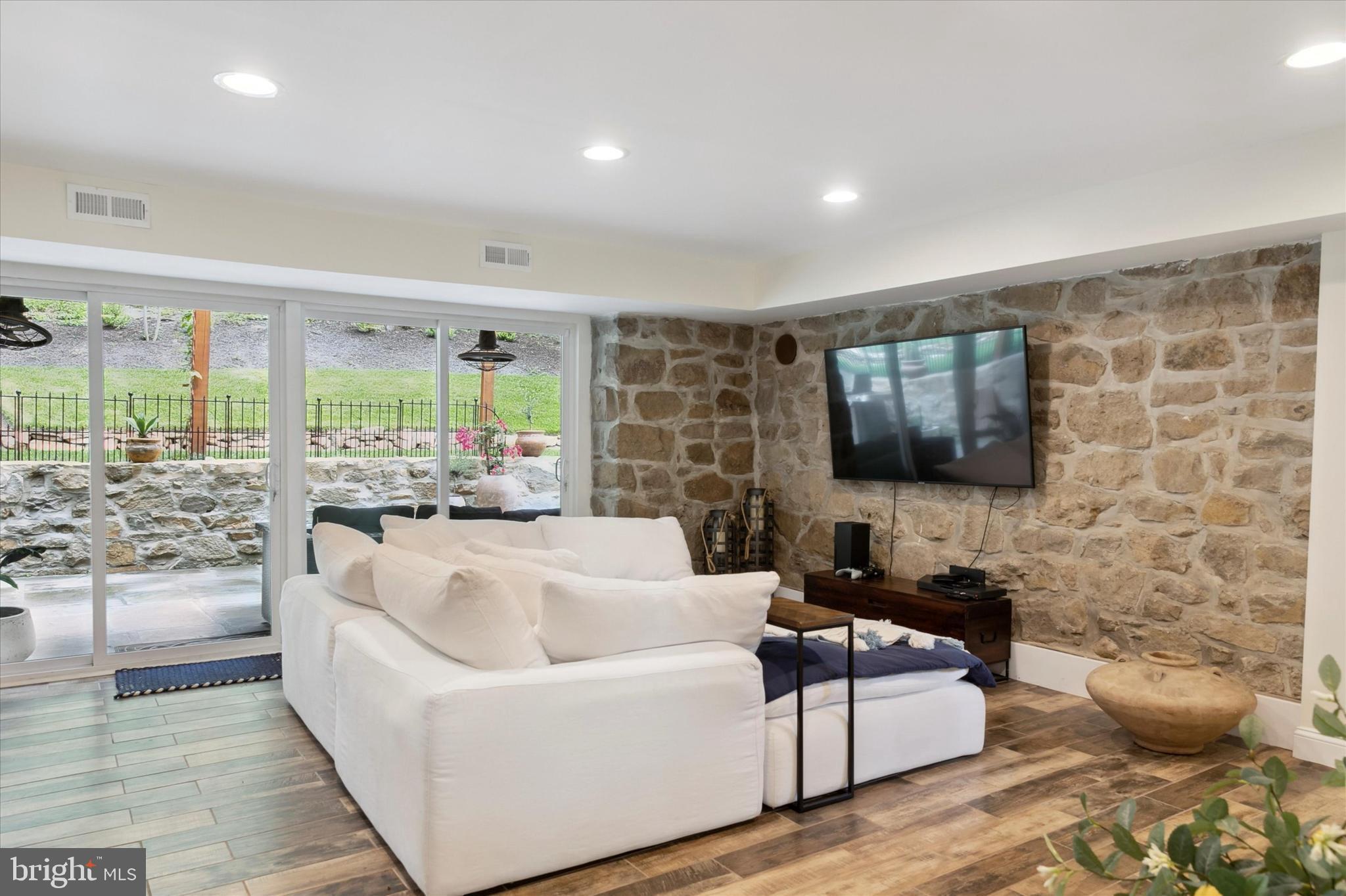 GULPH MILLS VIL - Residential