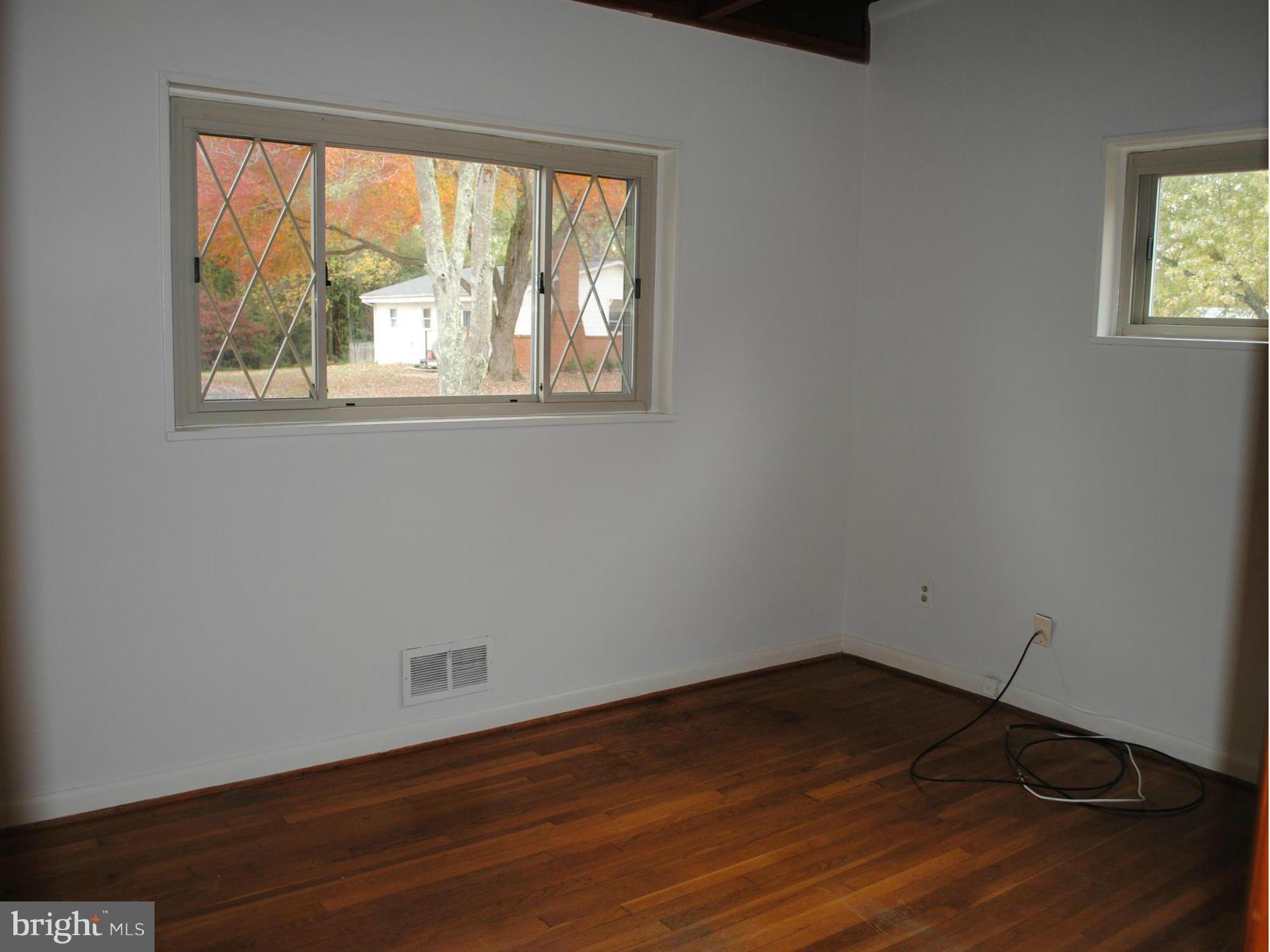 SOUTH HAMPTON VILLAGE SU - Residential