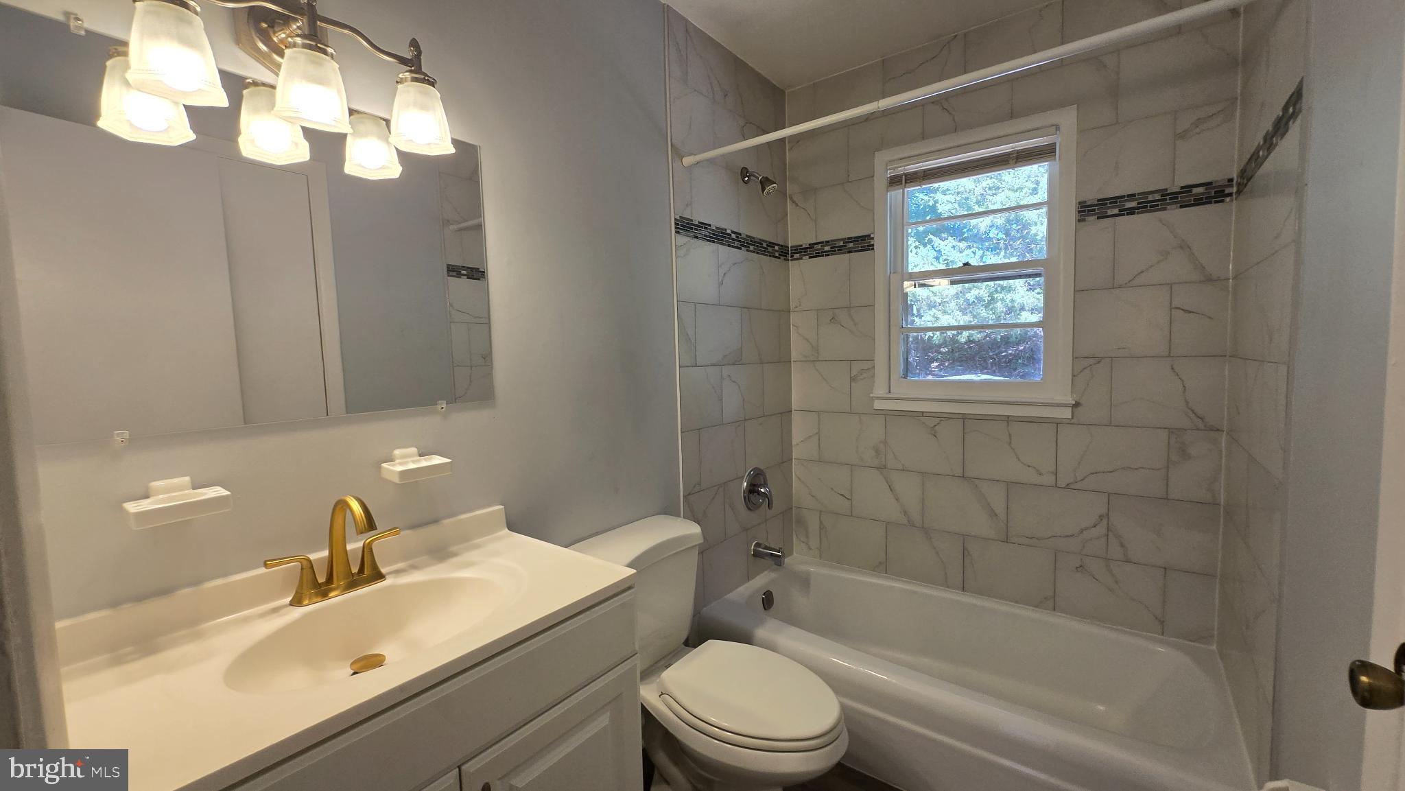 DALE CITY - Residential Lease