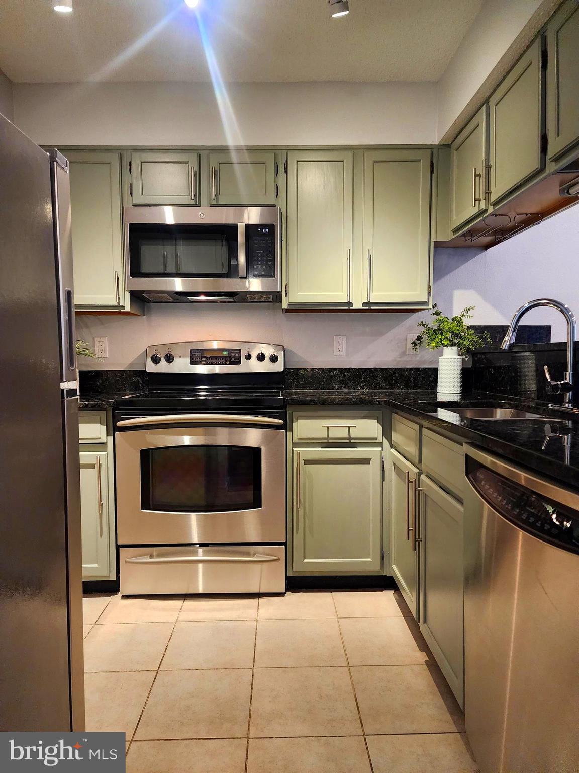 FOUNTAINS AT MCLEAN - Residential Lease